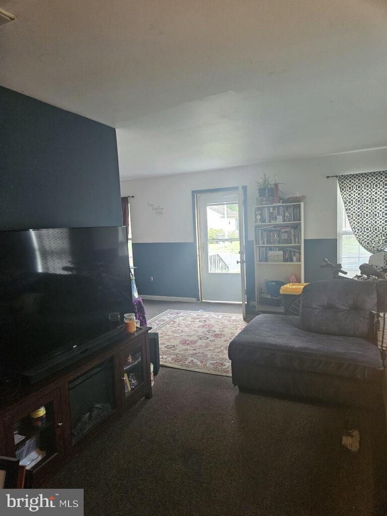 HOLLAND DRIVE - Residential