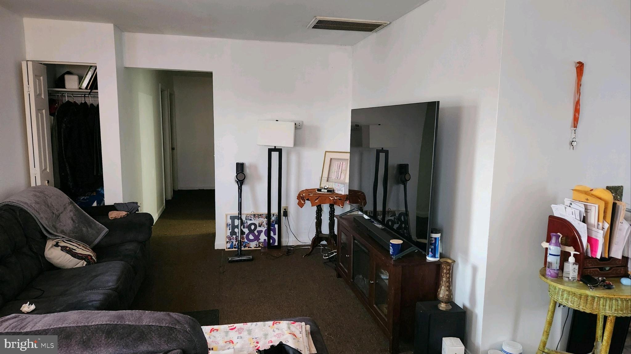 HOLLAND DRIVE - Residential