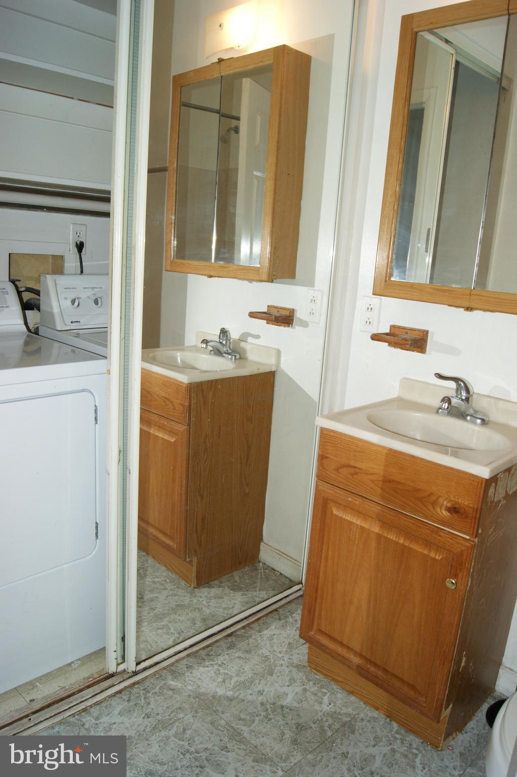 ASHLAND MEWS - Residential Lease