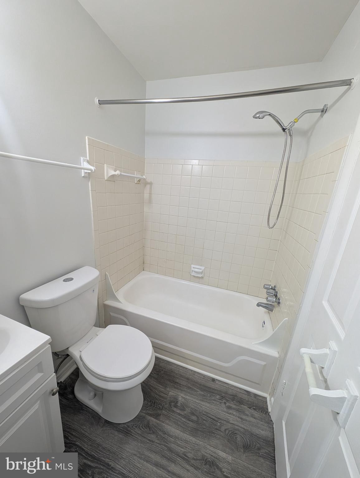 ASHLAND MEWS - Residential Lease