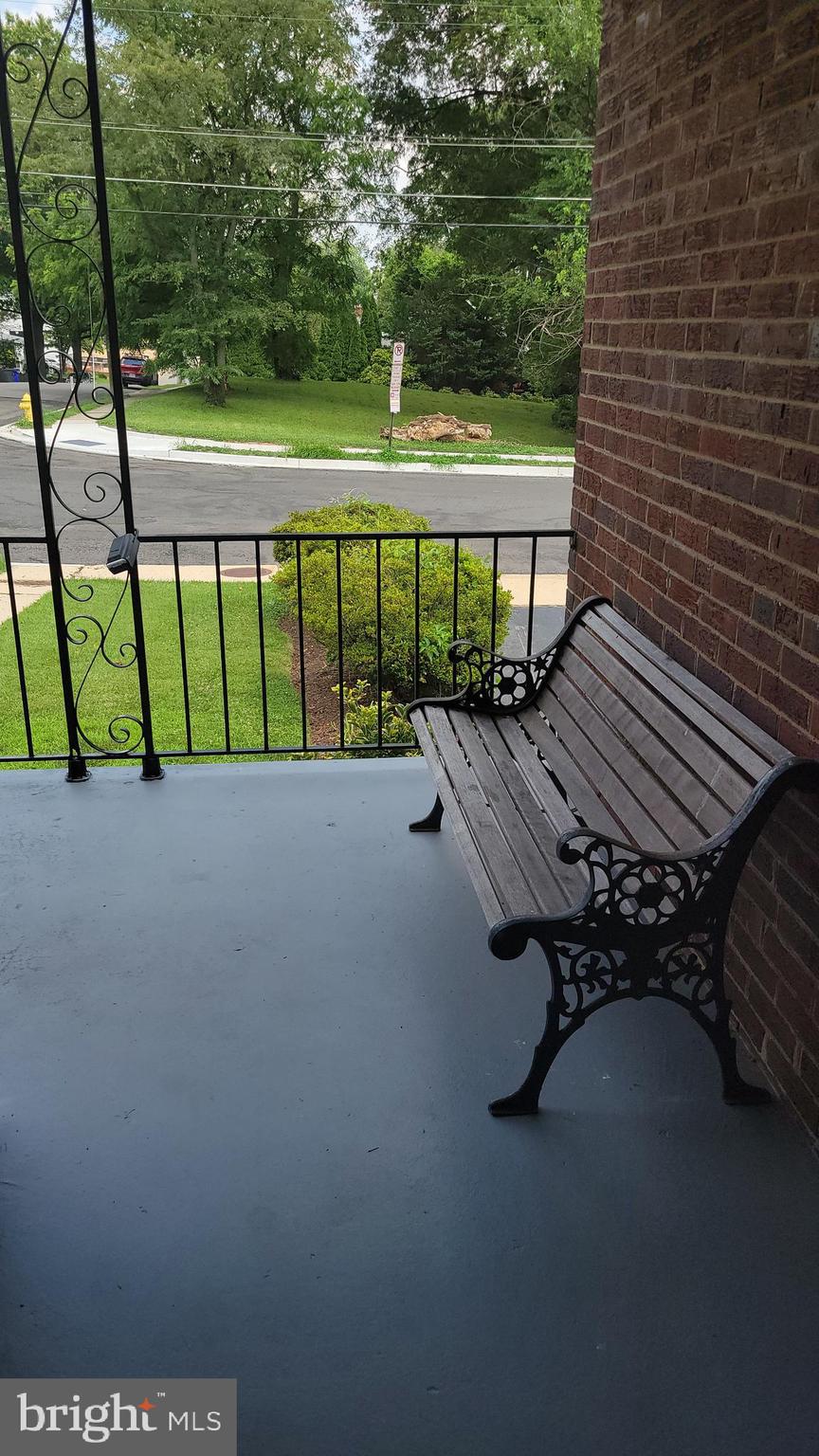 EAST FALLS CHURCH - Residential Lease