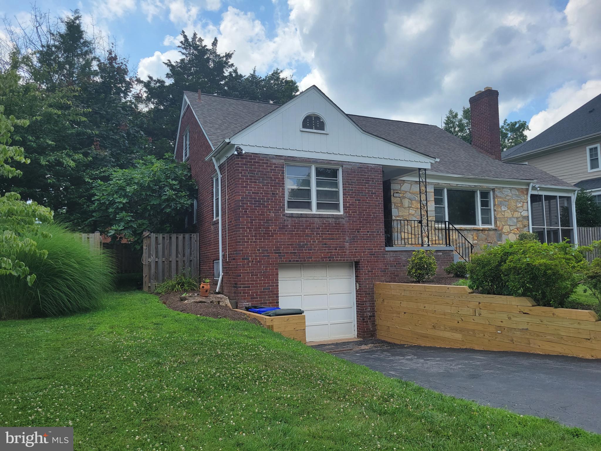 EAST FALLS CHURCH - Residential Lease