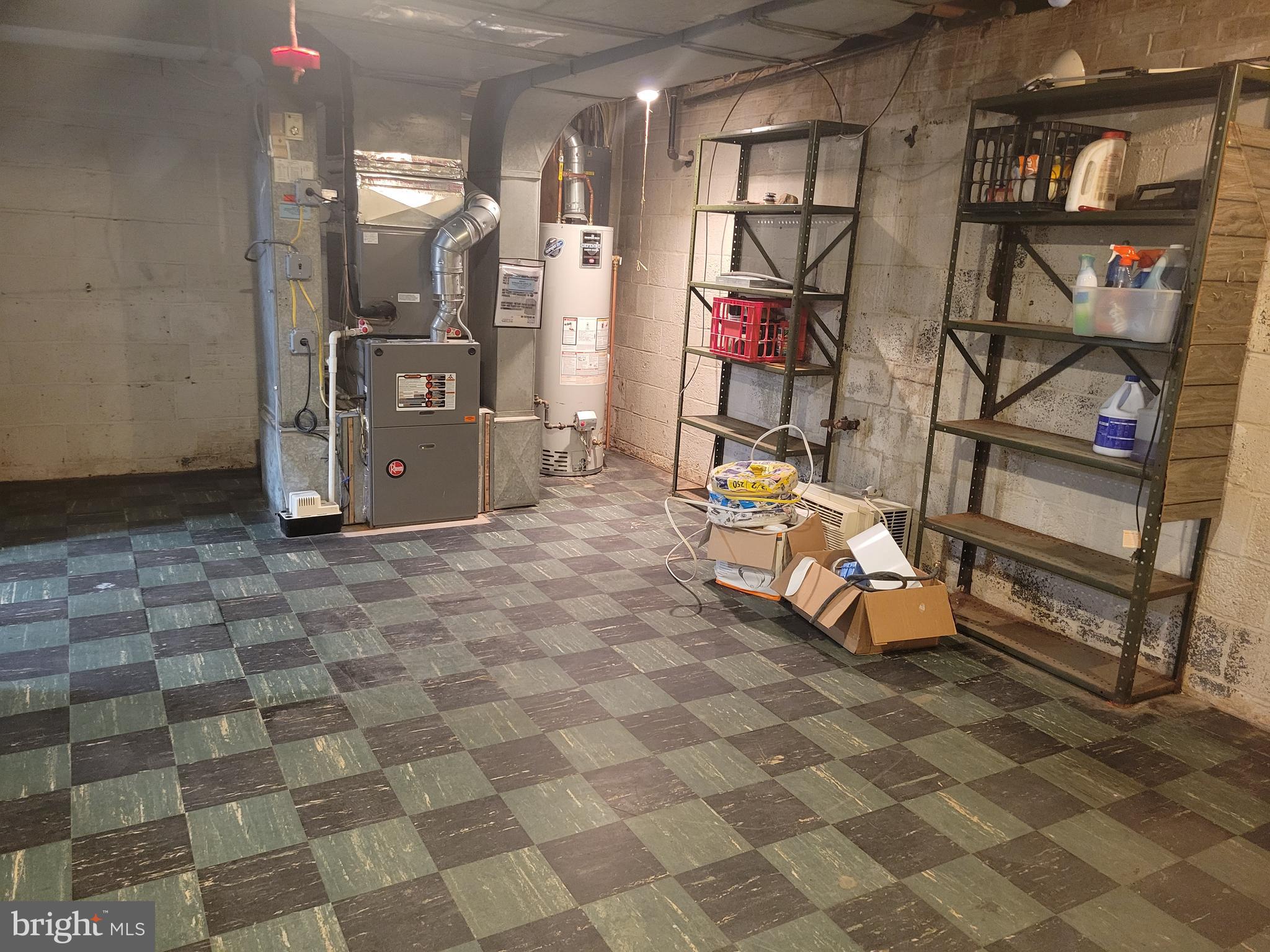 EAST FALLS CHURCH - Residential Lease