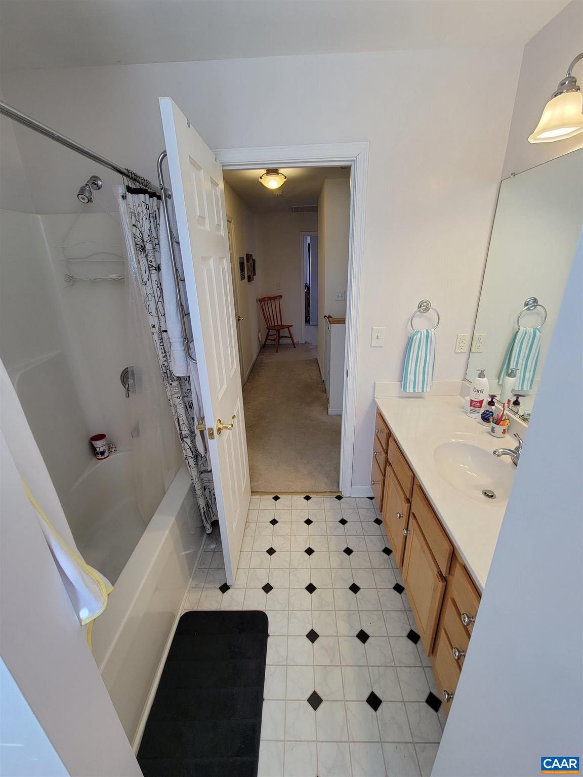 BURNET COMMONS - Residential Lease