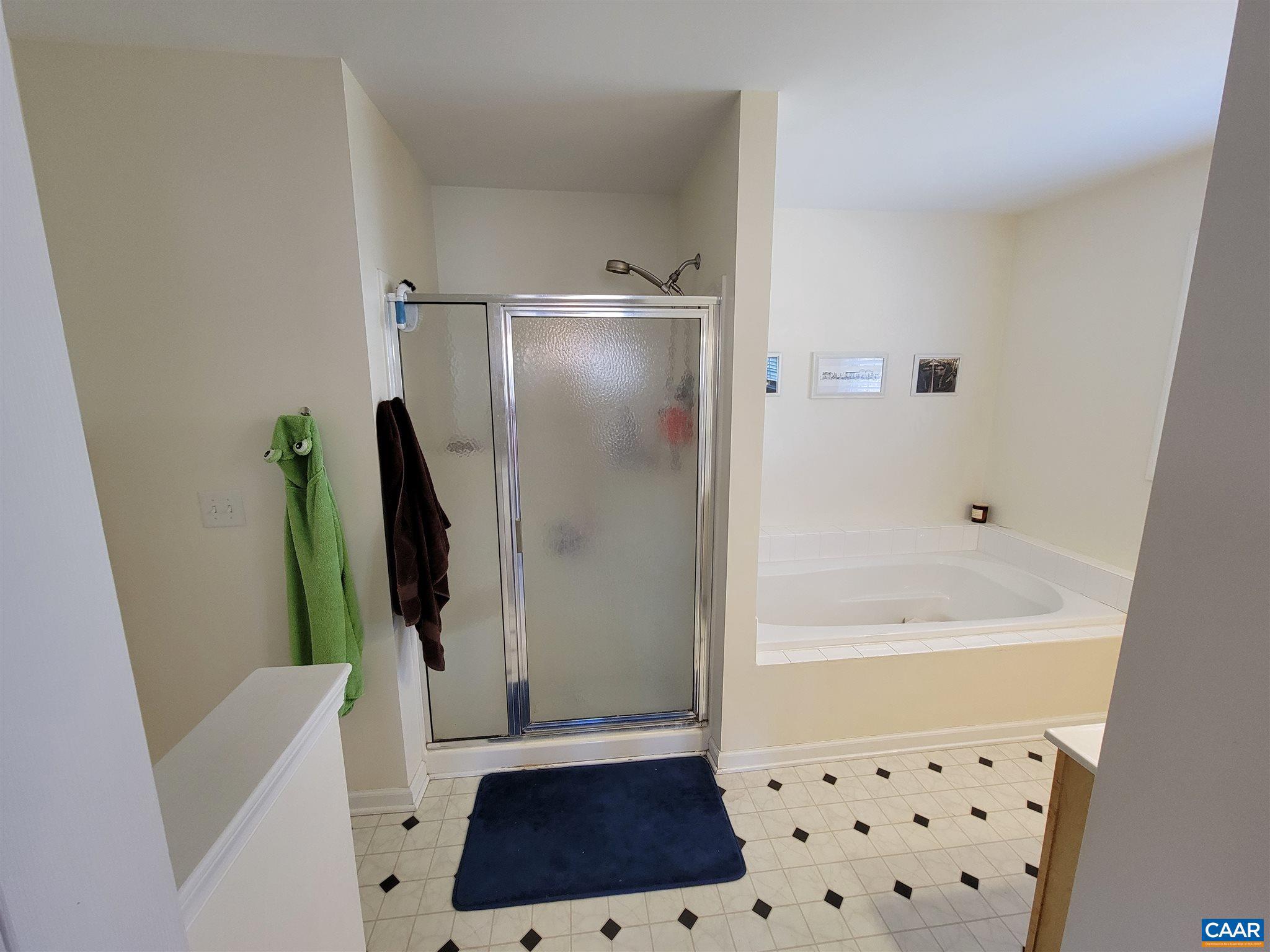 BURNET COMMONS - Residential Lease