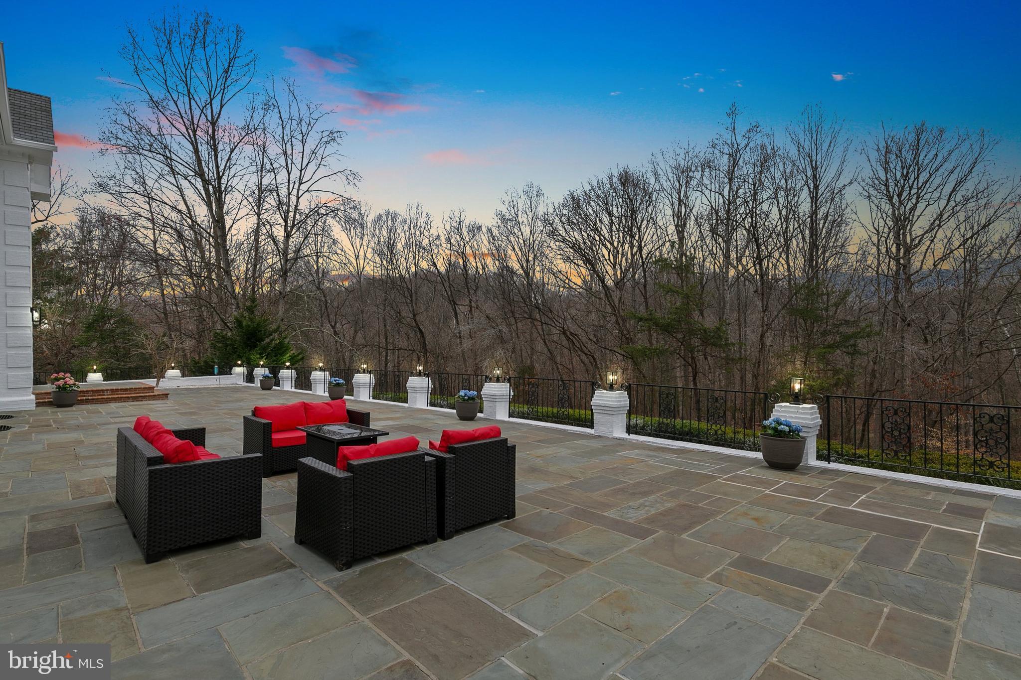 THE PALISADES - Residential