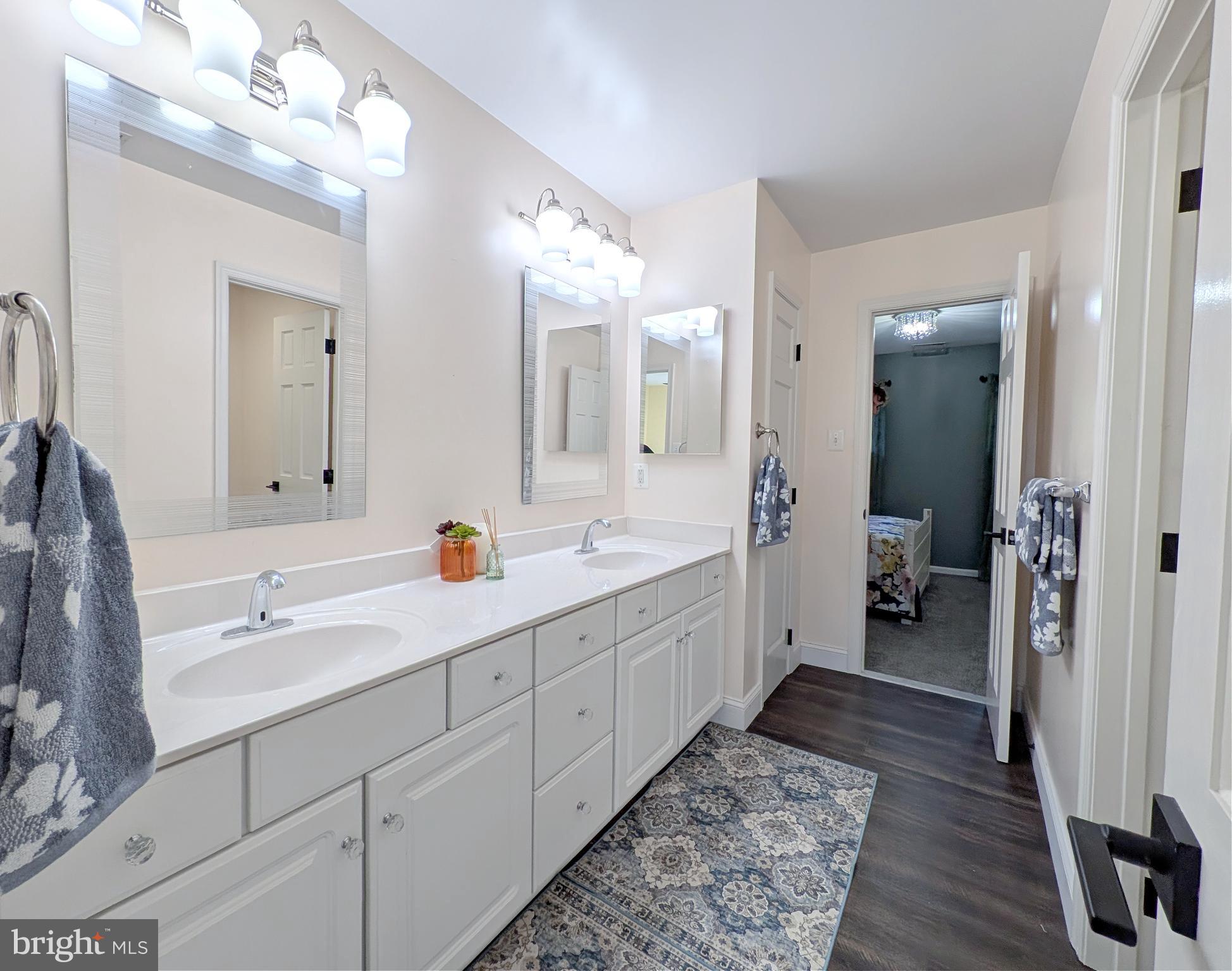 HOLLY HILLS - Residential