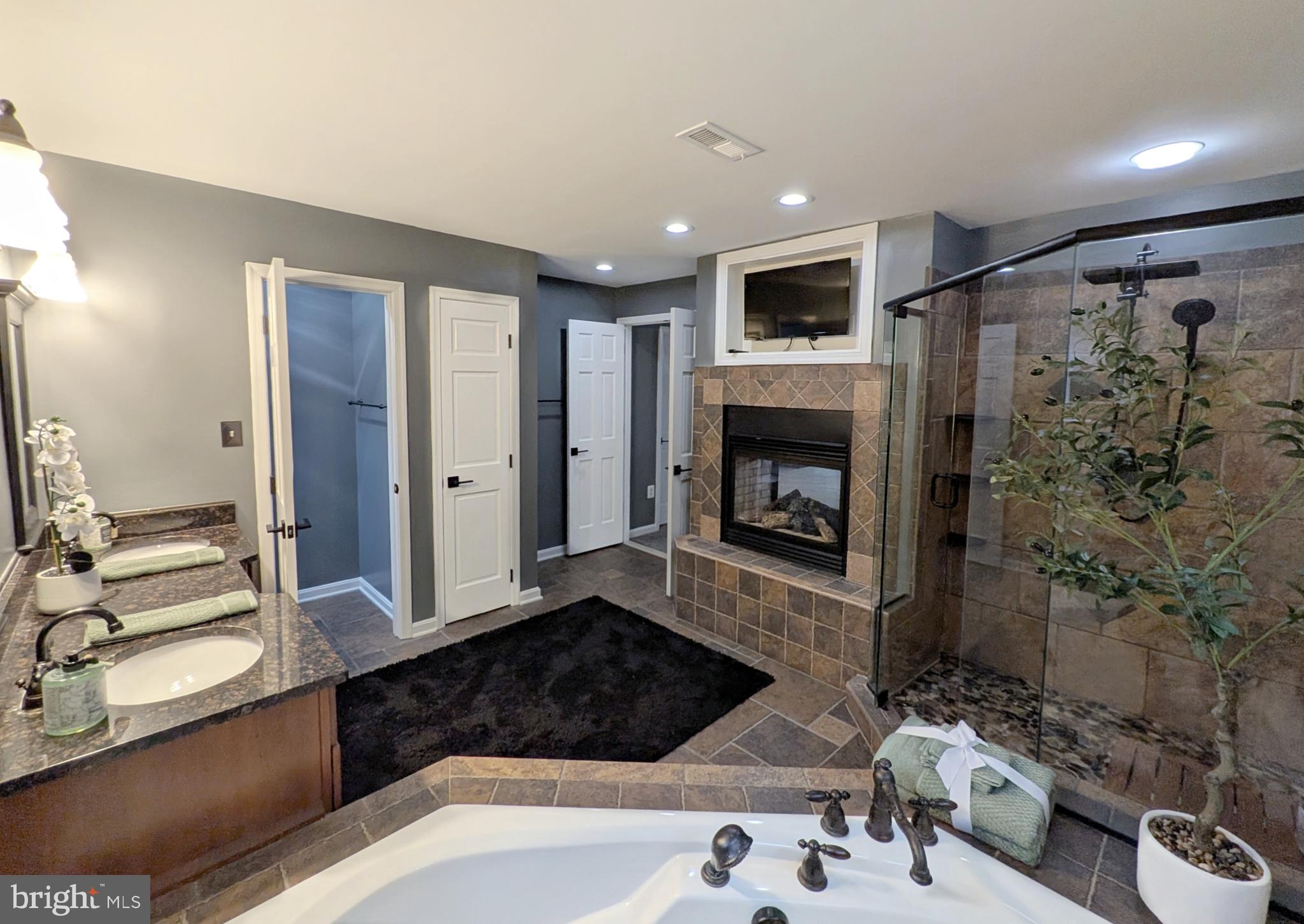 HOLLY HILLS - Residential