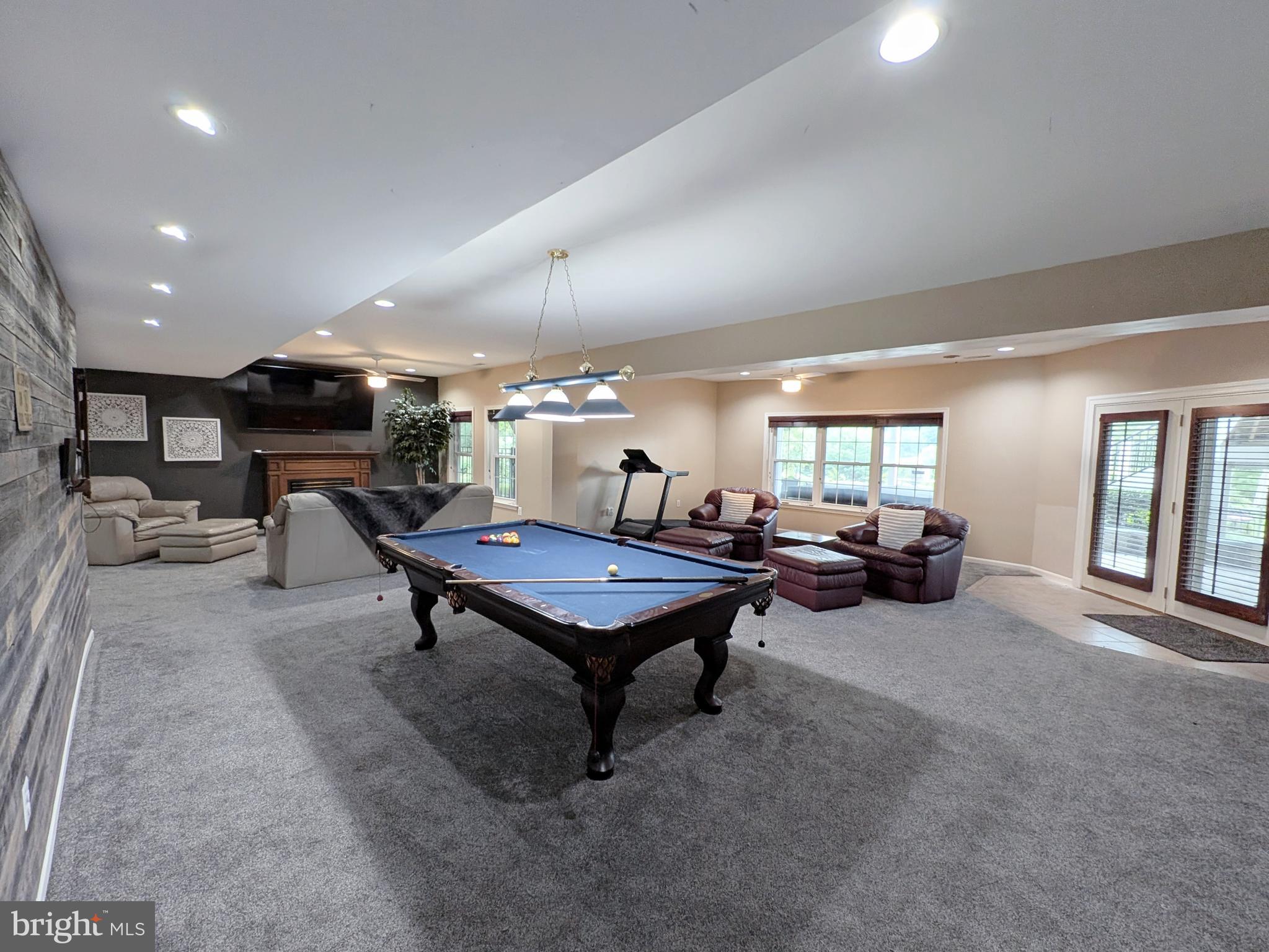 HOLLY HILLS - Residential