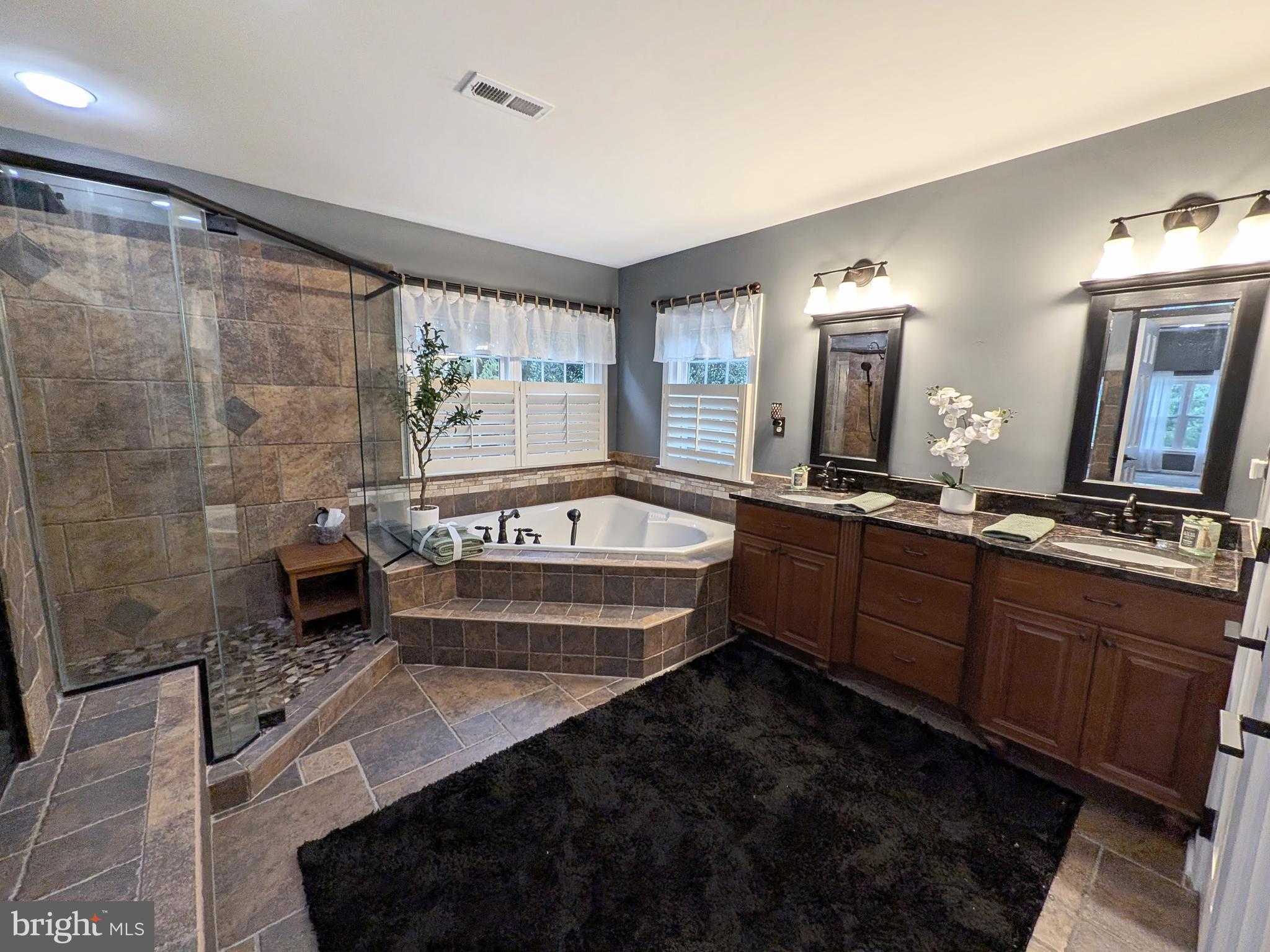 HOLLY HILLS - Residential