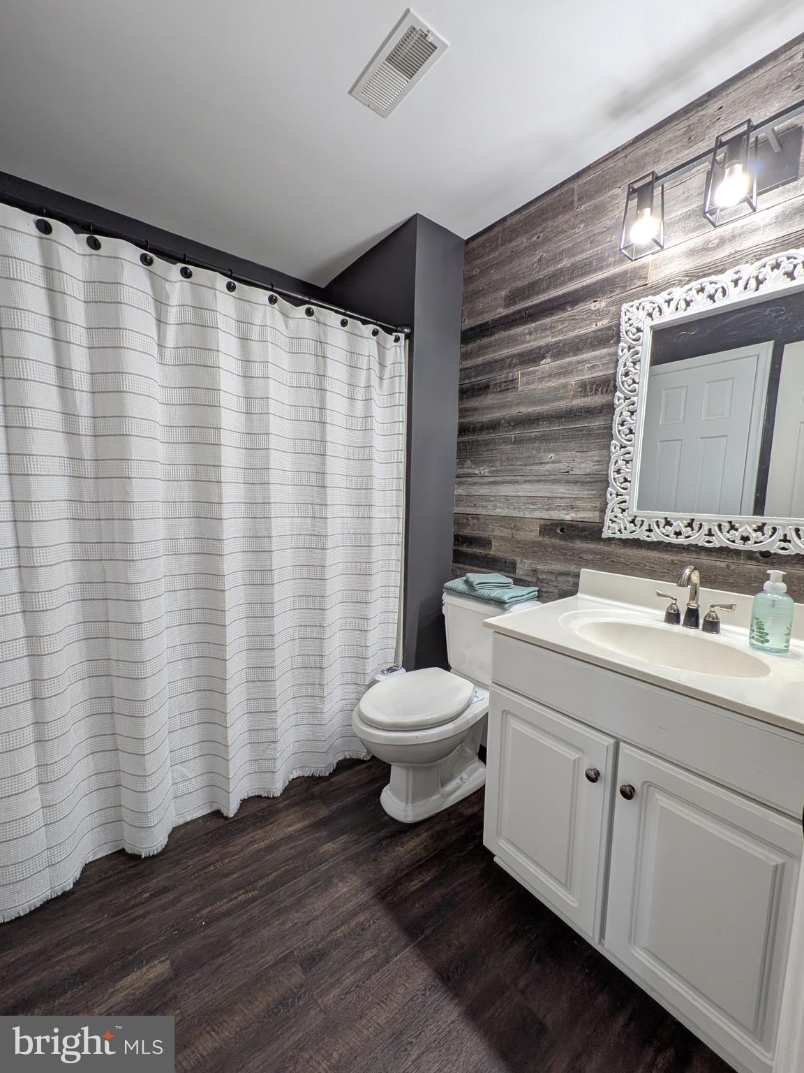 HOLLY HILLS - Residential