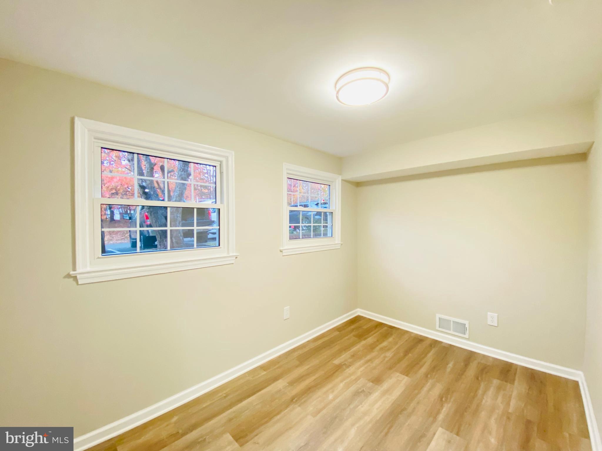 LONDON TOWNE - Residential