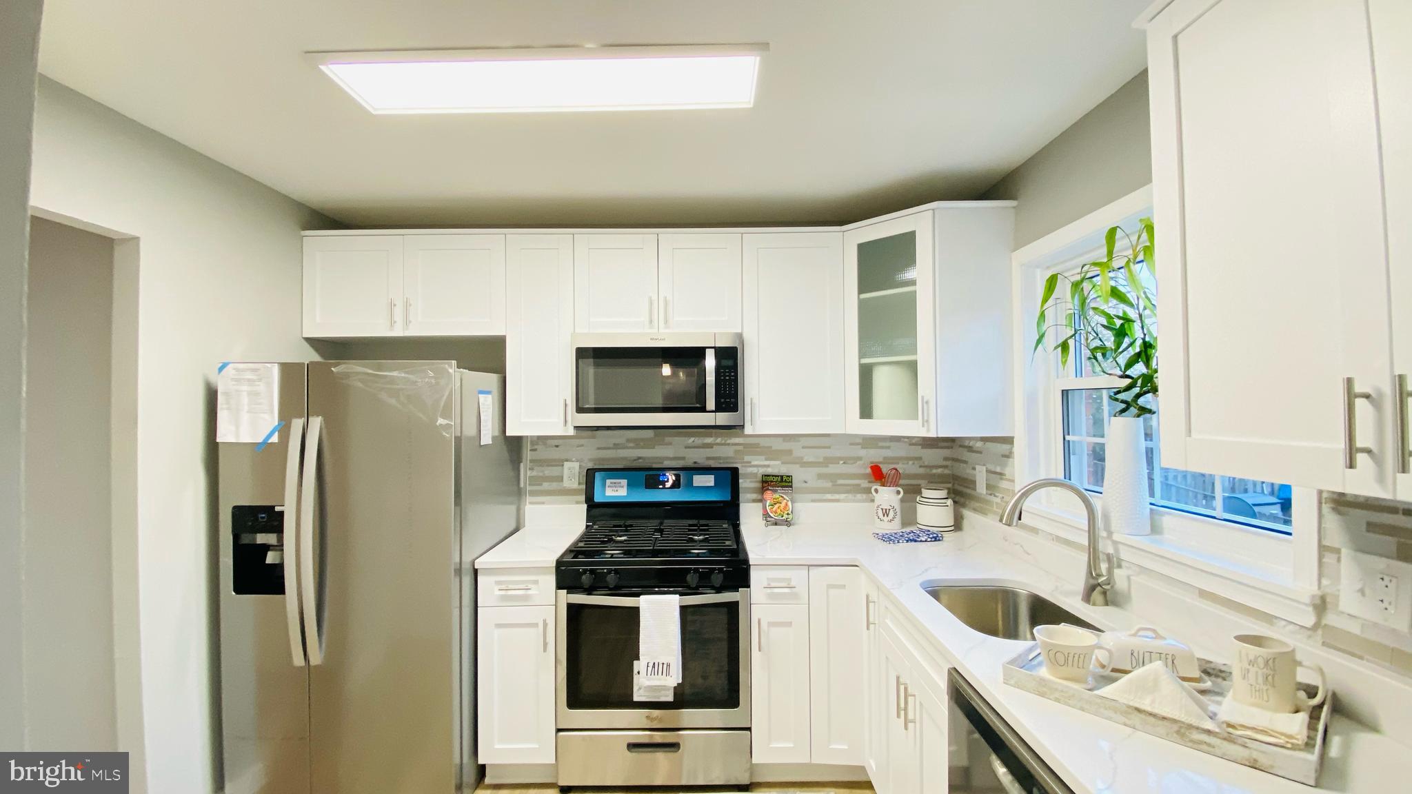 LONDON TOWNE - Residential