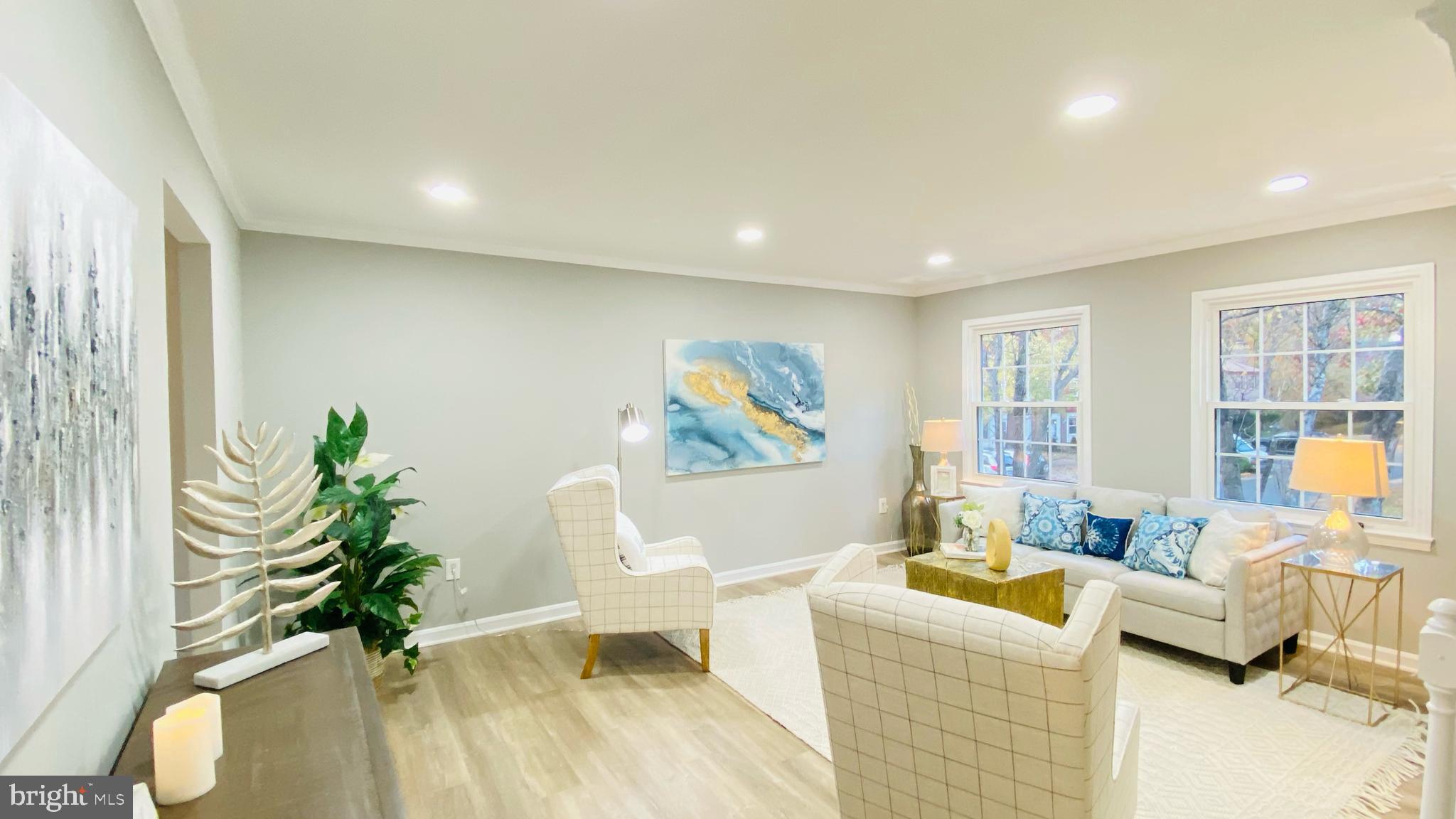 LONDON TOWNE - Residential