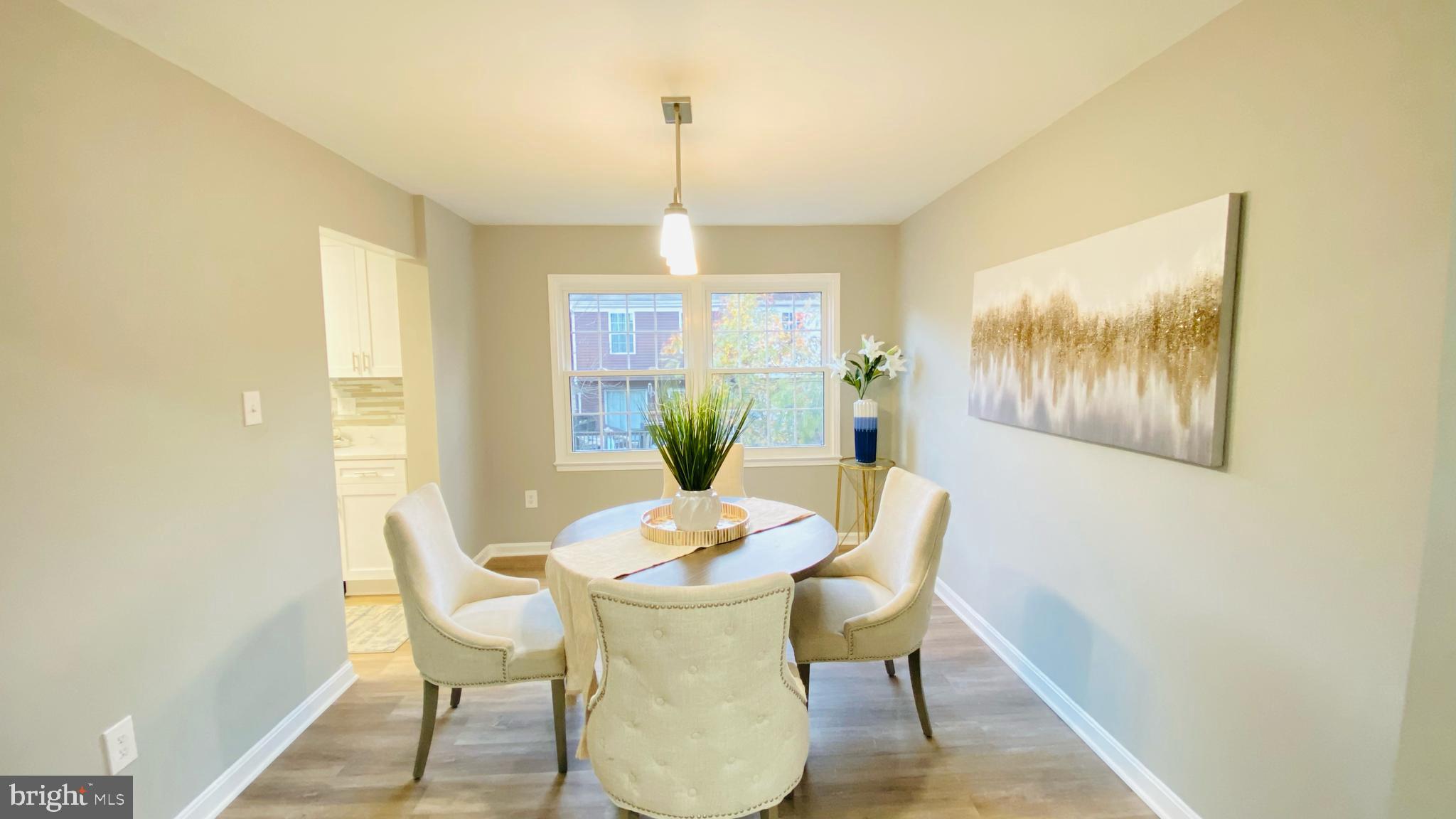 LONDON TOWNE - Residential