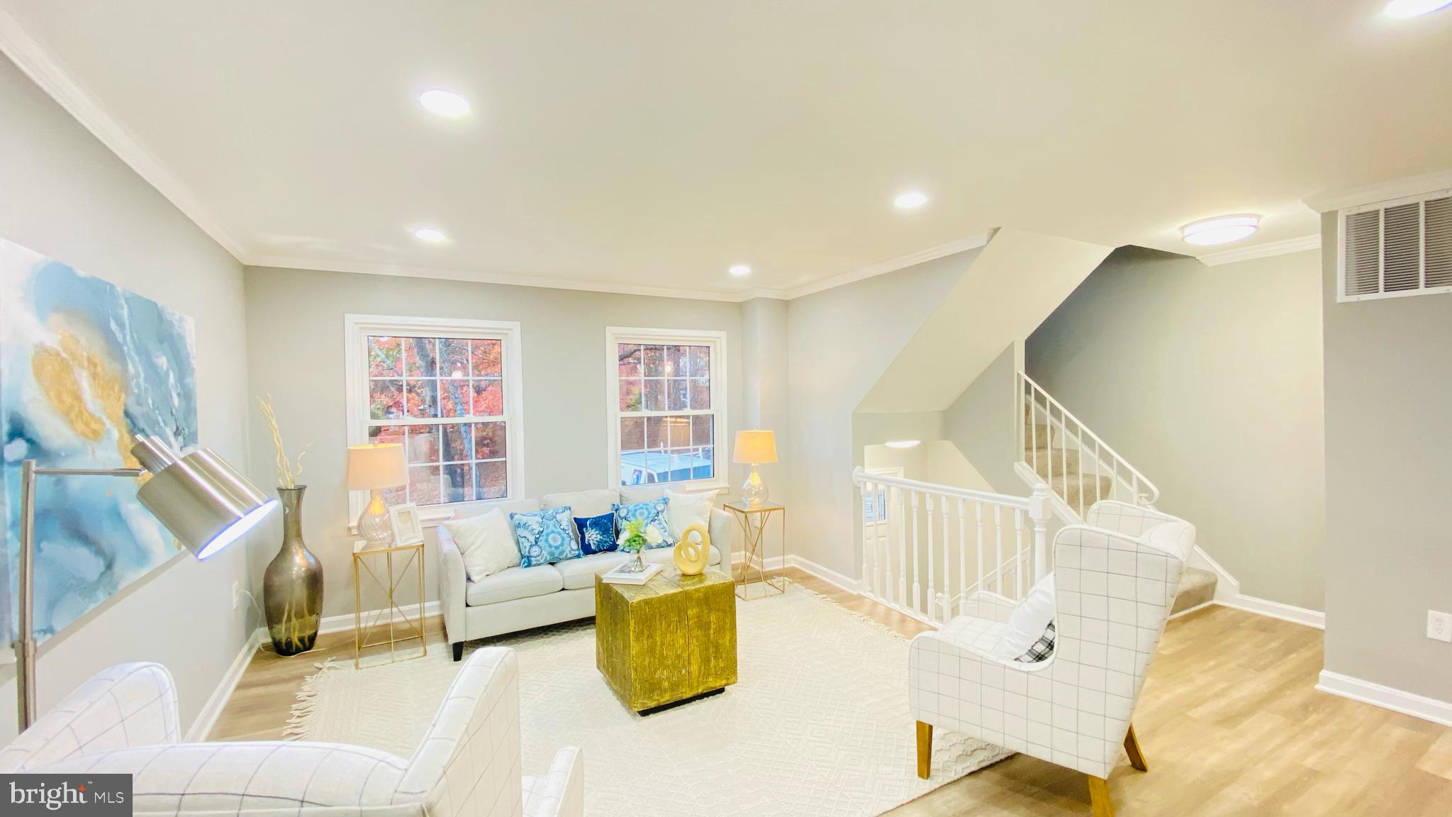 LONDON TOWNE - Residential