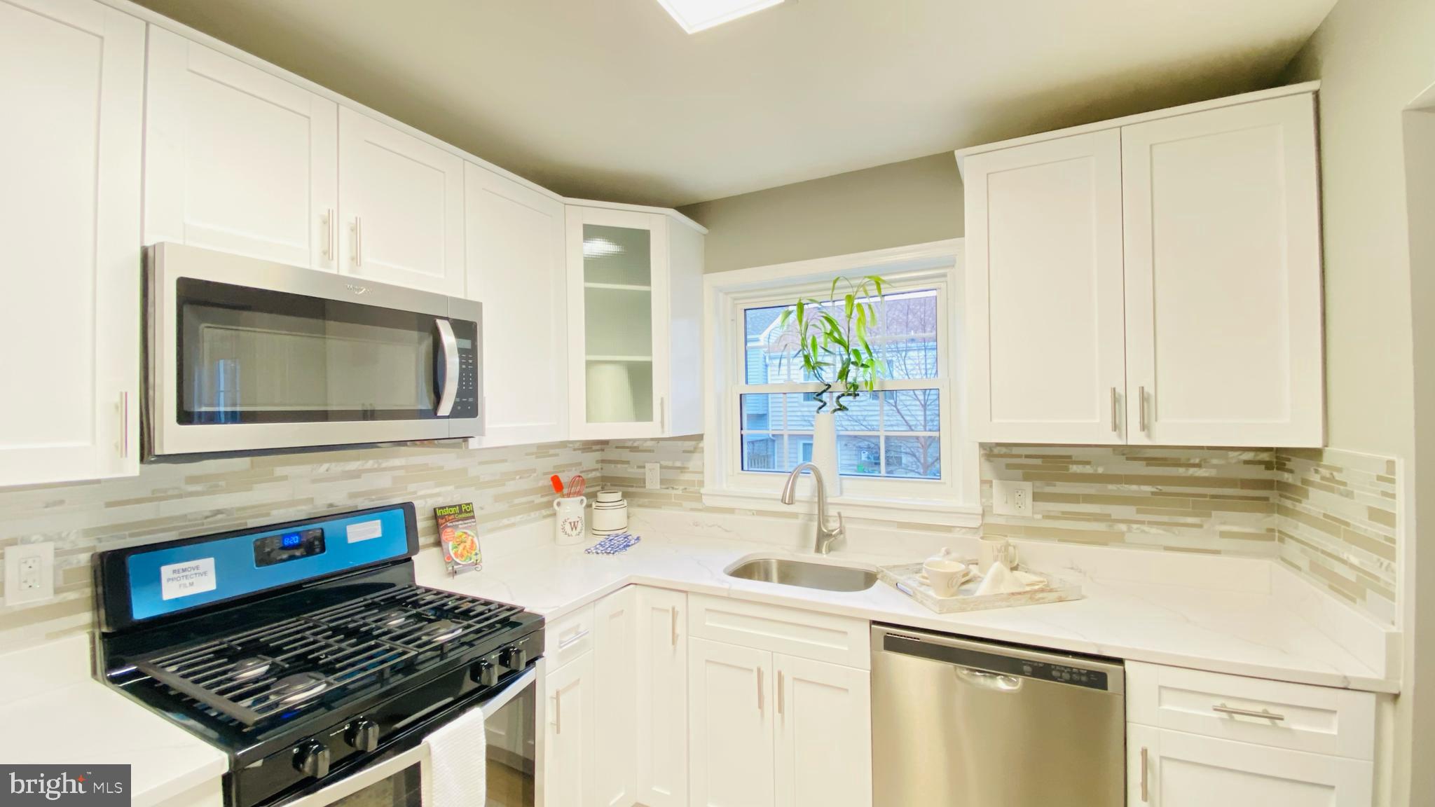 LONDON TOWNE - Residential