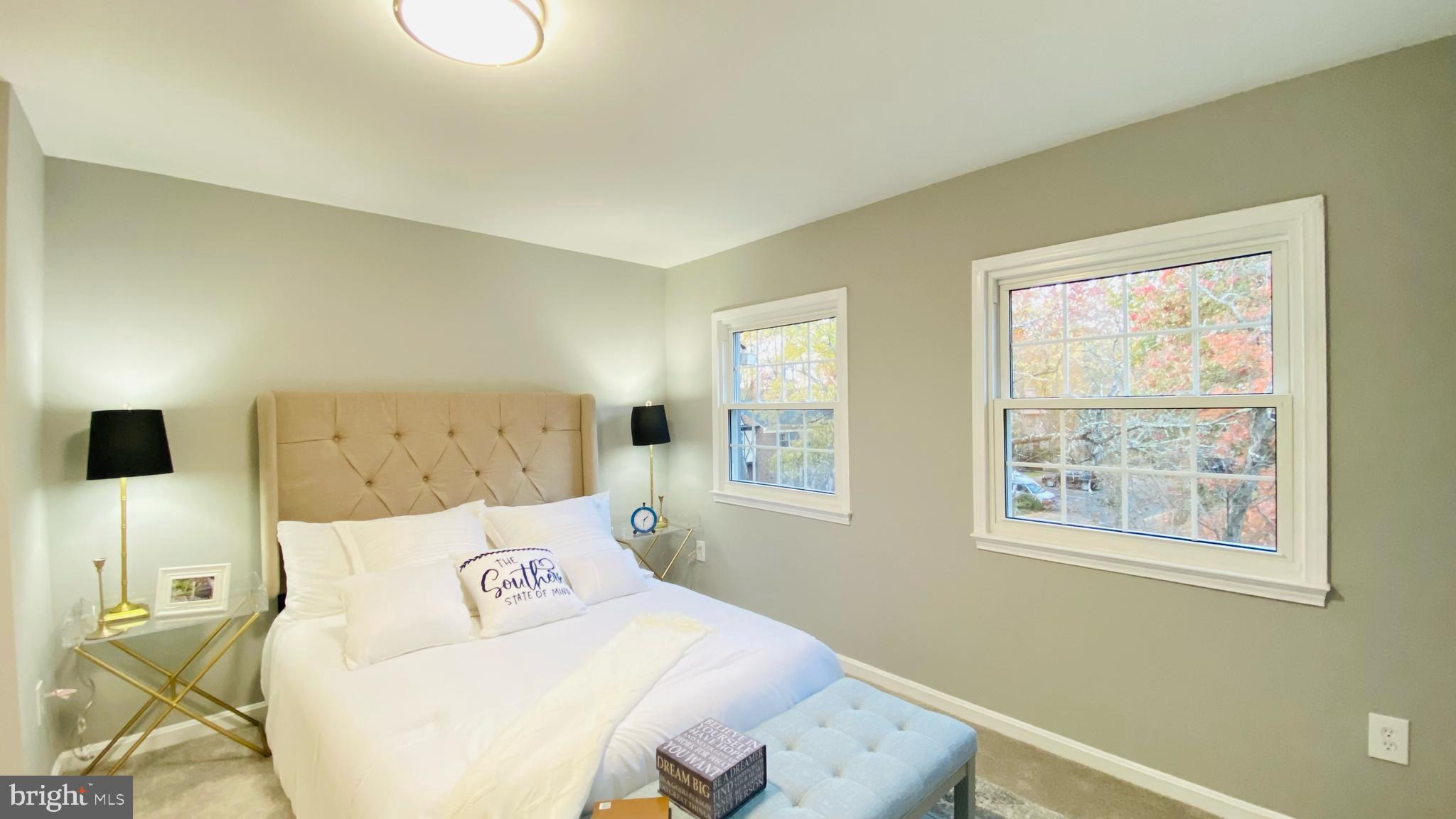 LONDON TOWNE - Residential