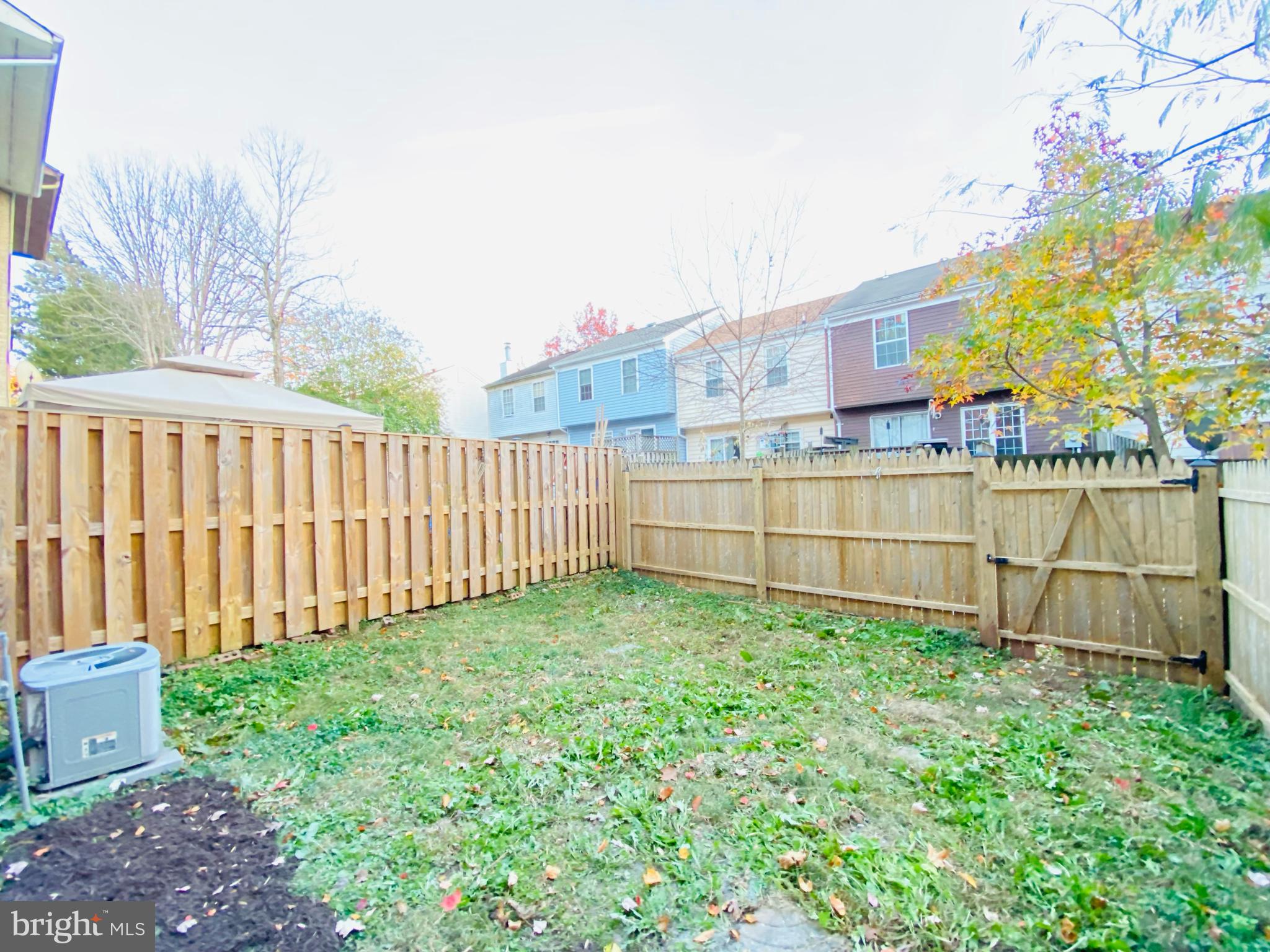 LONDON TOWNE - Residential