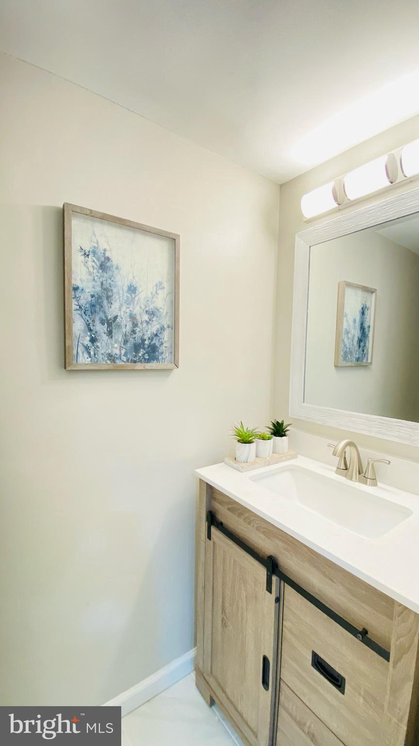 LONDON TOWNE - Residential