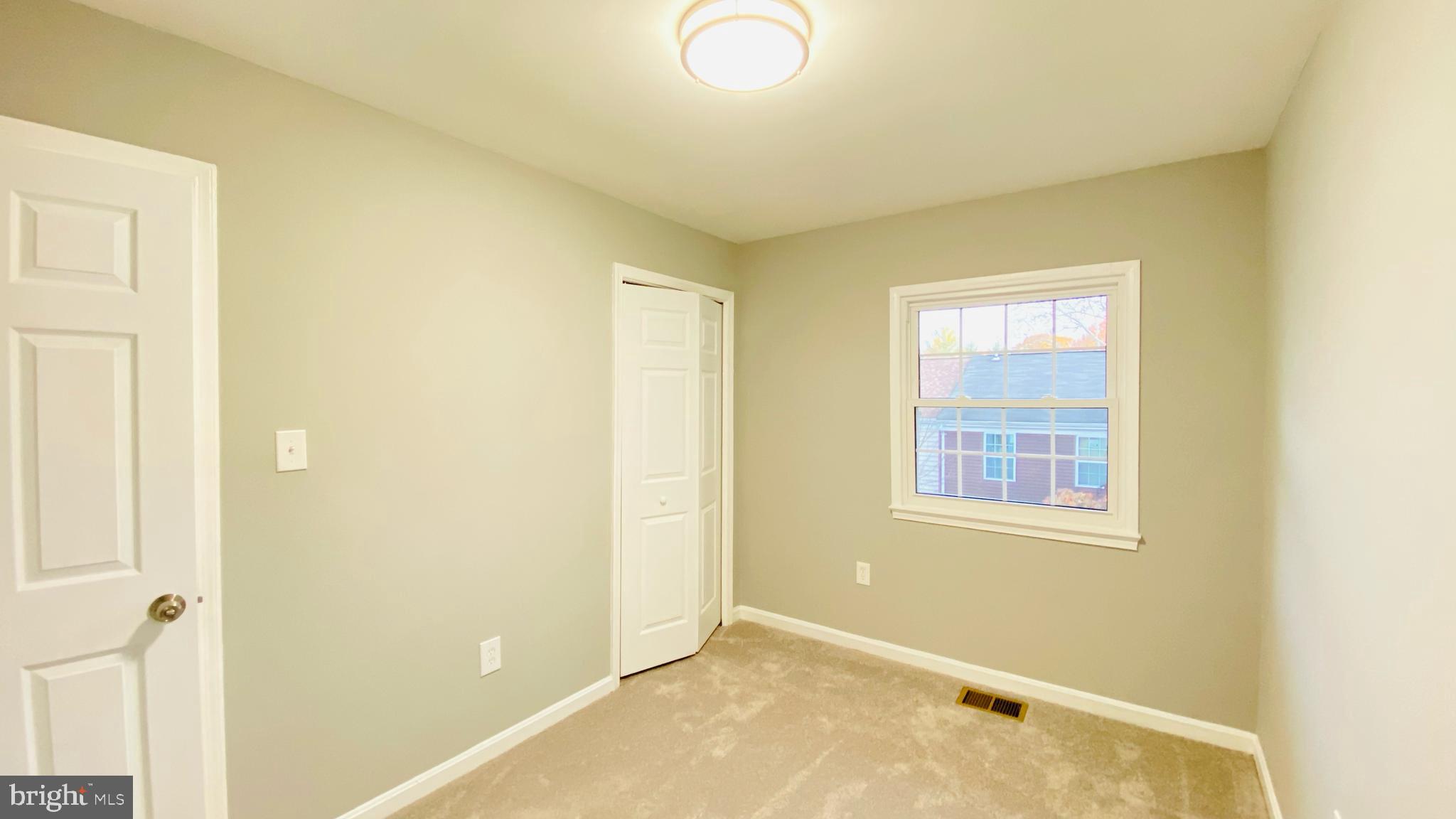 LONDON TOWNE - Residential