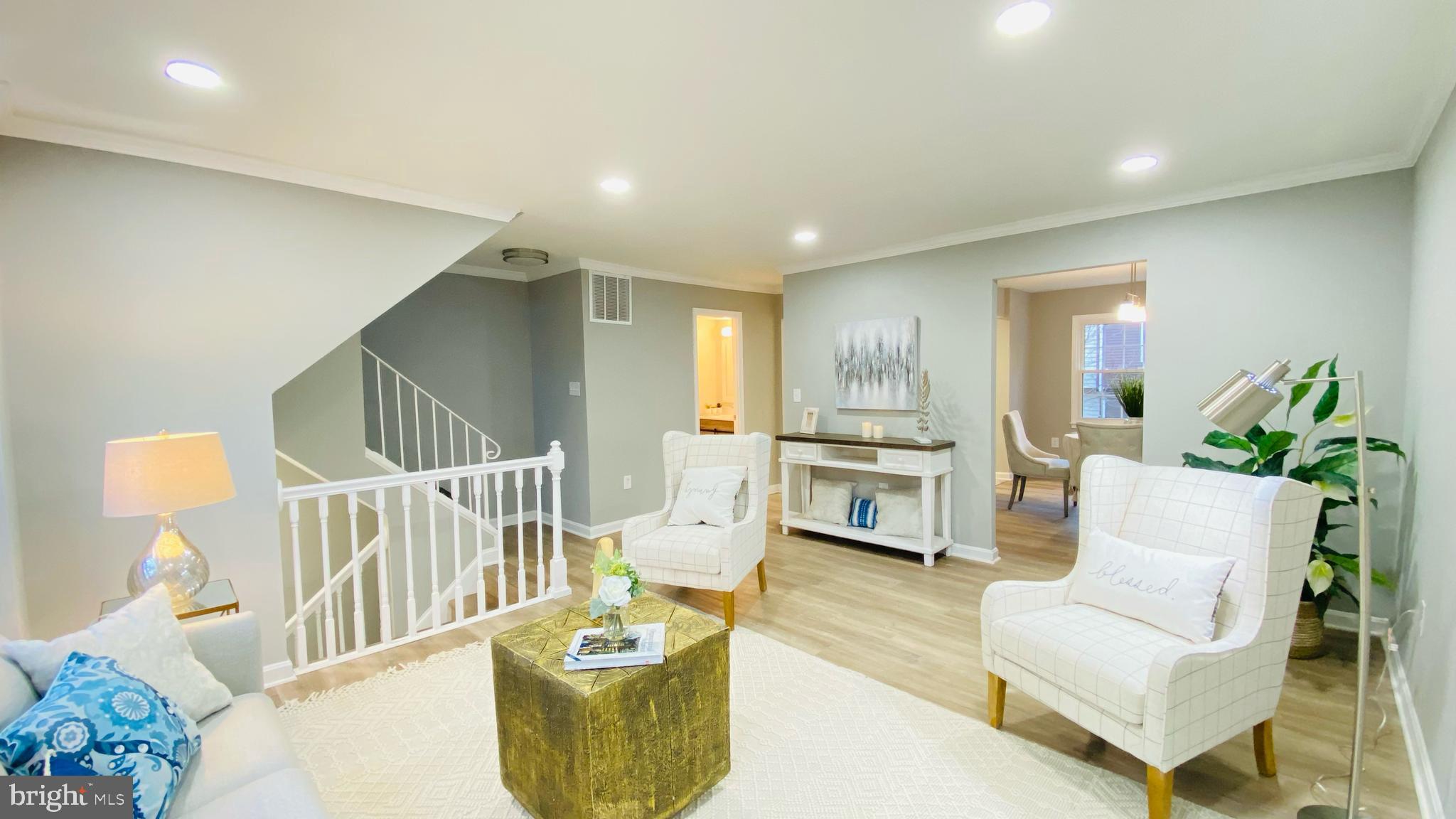 LONDON TOWNE - Residential