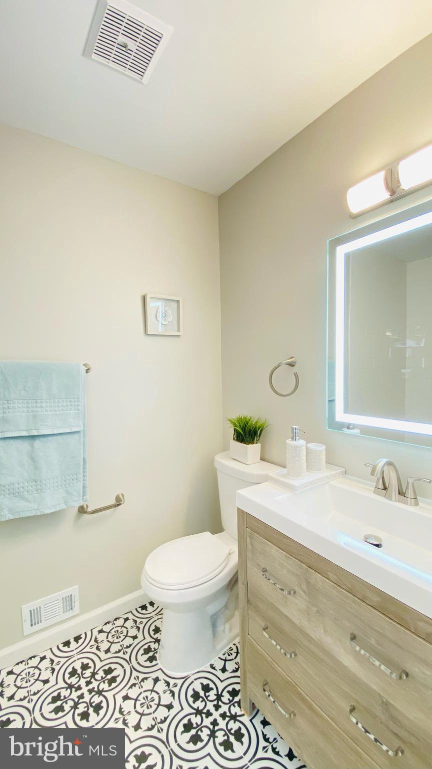 LONDON TOWNE - Residential