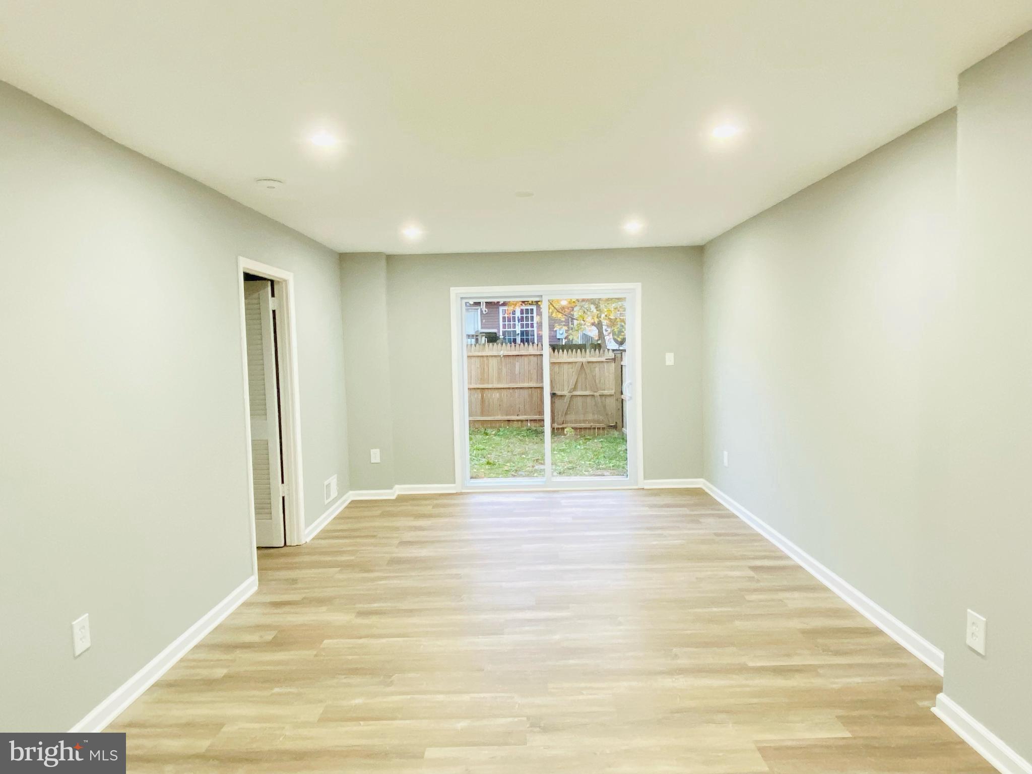 LONDON TOWNE - Residential