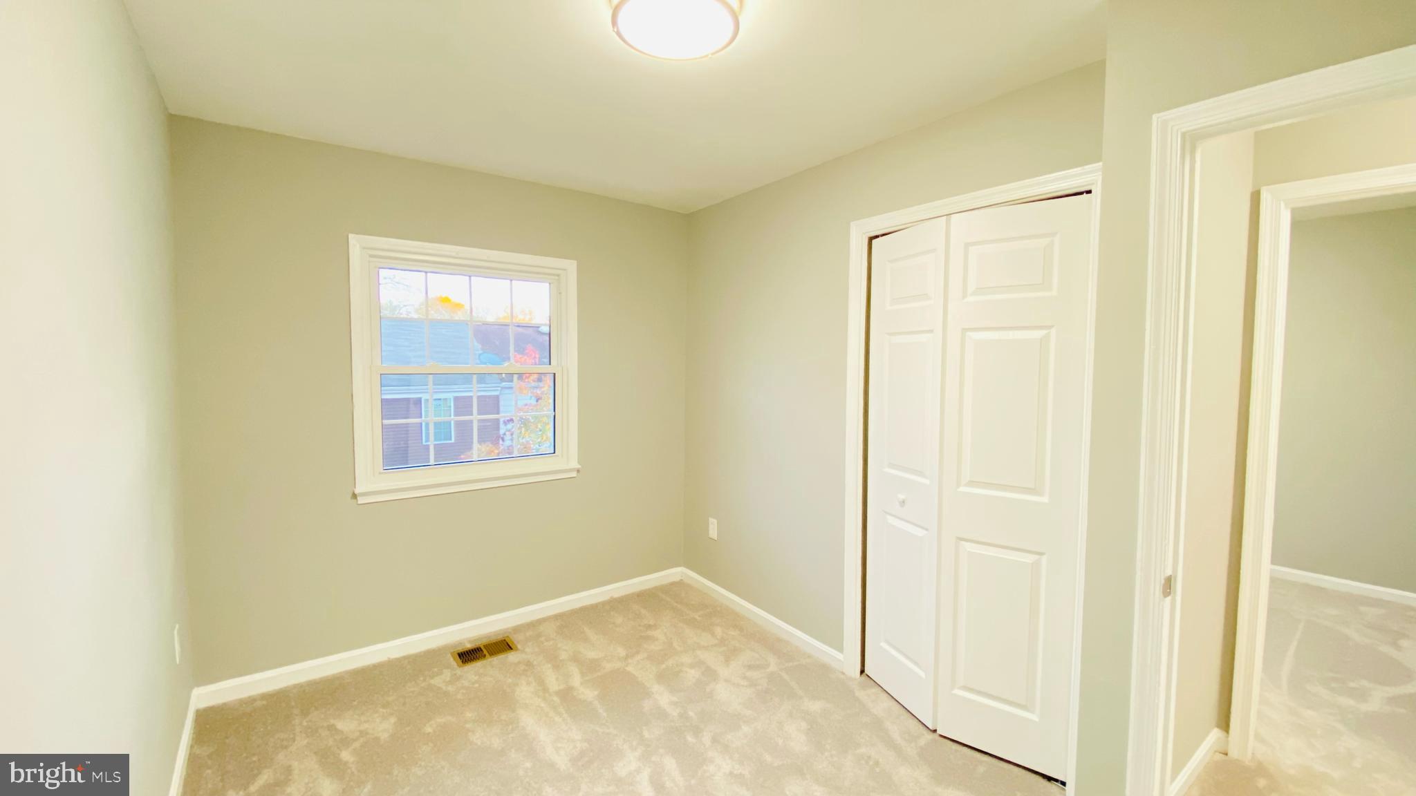 LONDON TOWNE - Residential