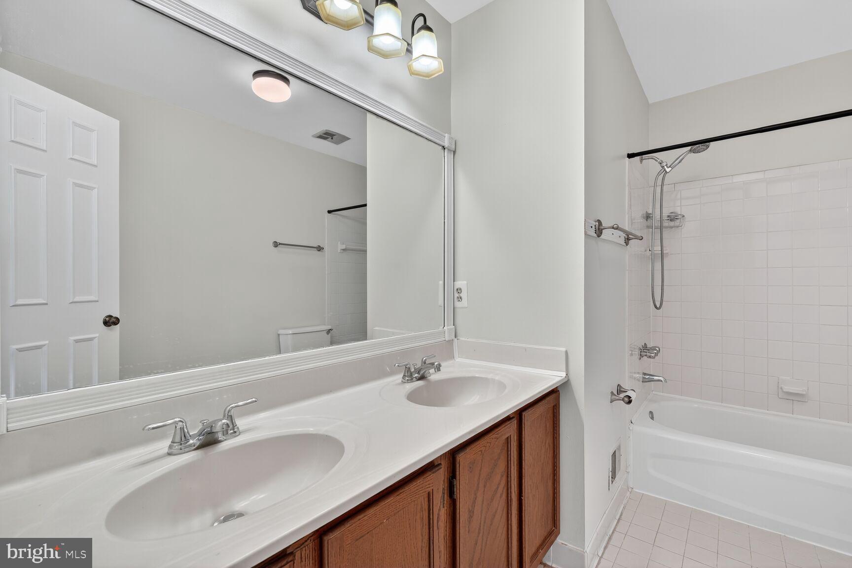 RUNNYMEADE - Residential Lease