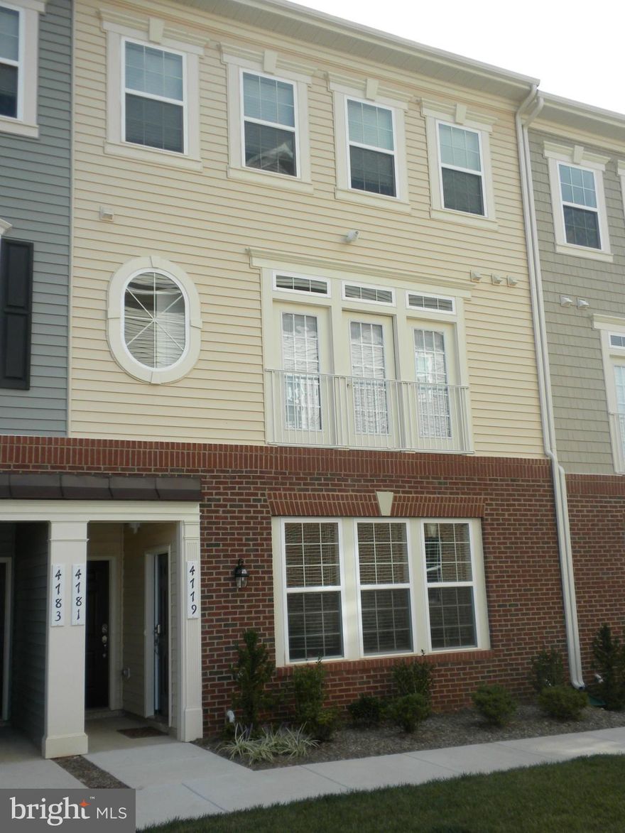 JUST REDUCED!! Gorgeous BRAND NEW never lived in townhouse style condo.  Granite counters, stainless steel appliances. 3 bedrooms,  walk in closets., garage.  Approximately 3 miles to Potomac Mills, close to Quantico, 95 , and Fort Belvoir.,  Close to community recreation centers, parks, and pools.  GOOD CREDIT A MUST!  Great opportunity to move into a spotless new home.