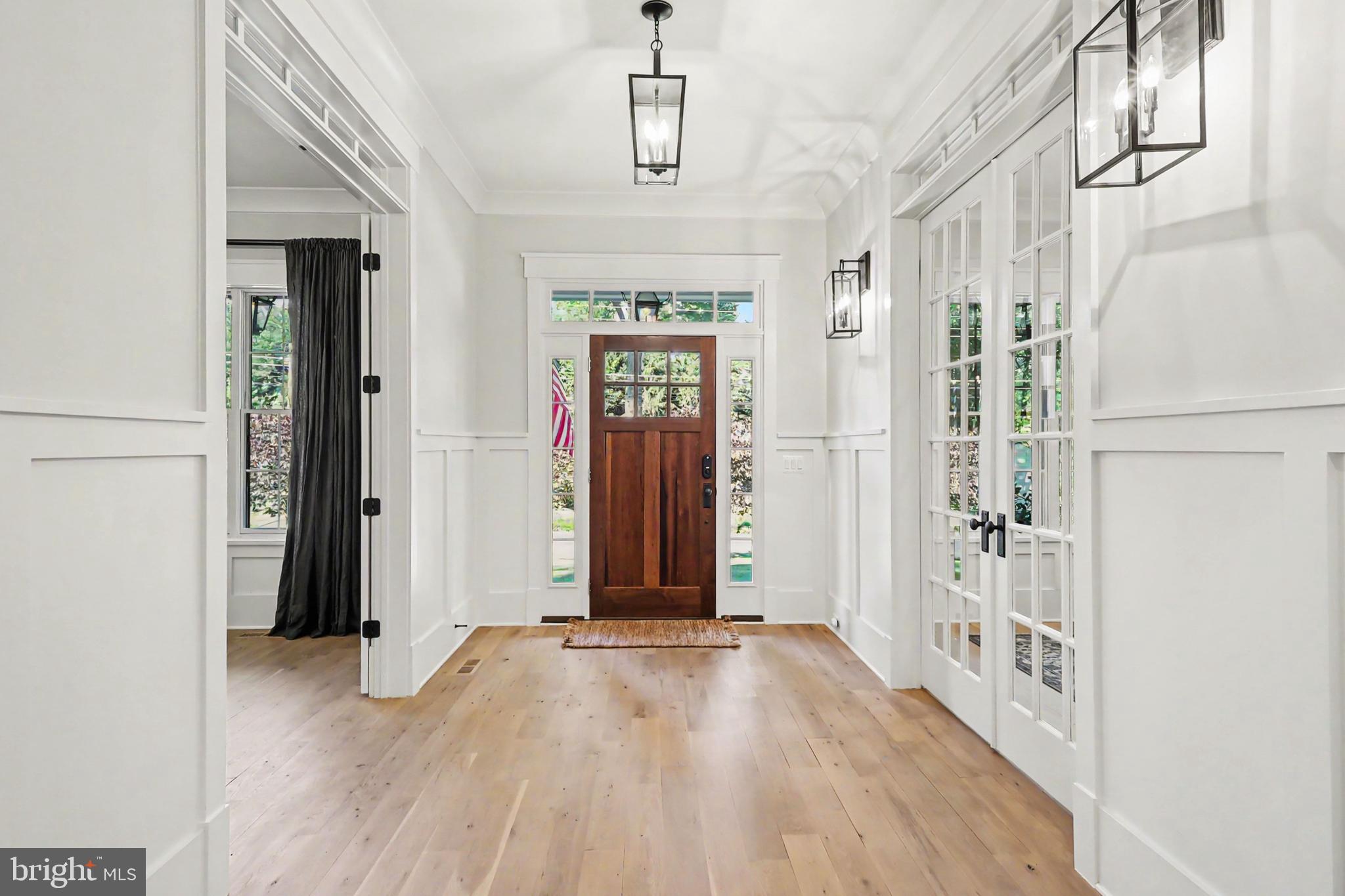 2516 RAMBLING ROAD
