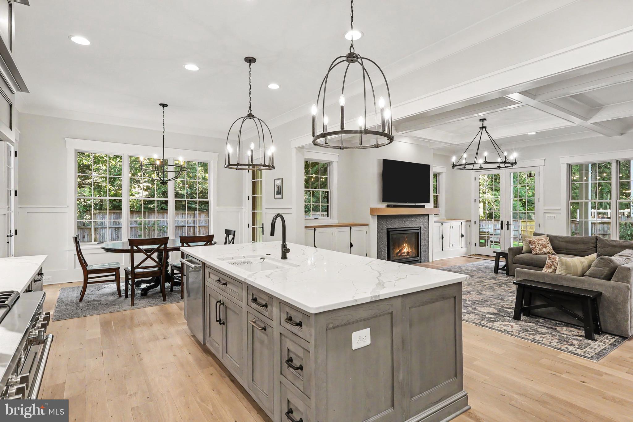 2516 RAMBLING ROAD