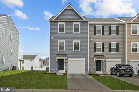 Townhouse For Sale - 229 Clifton Manor Mnr<br/> Berkeley County, FALLING WATERS, WV 25419