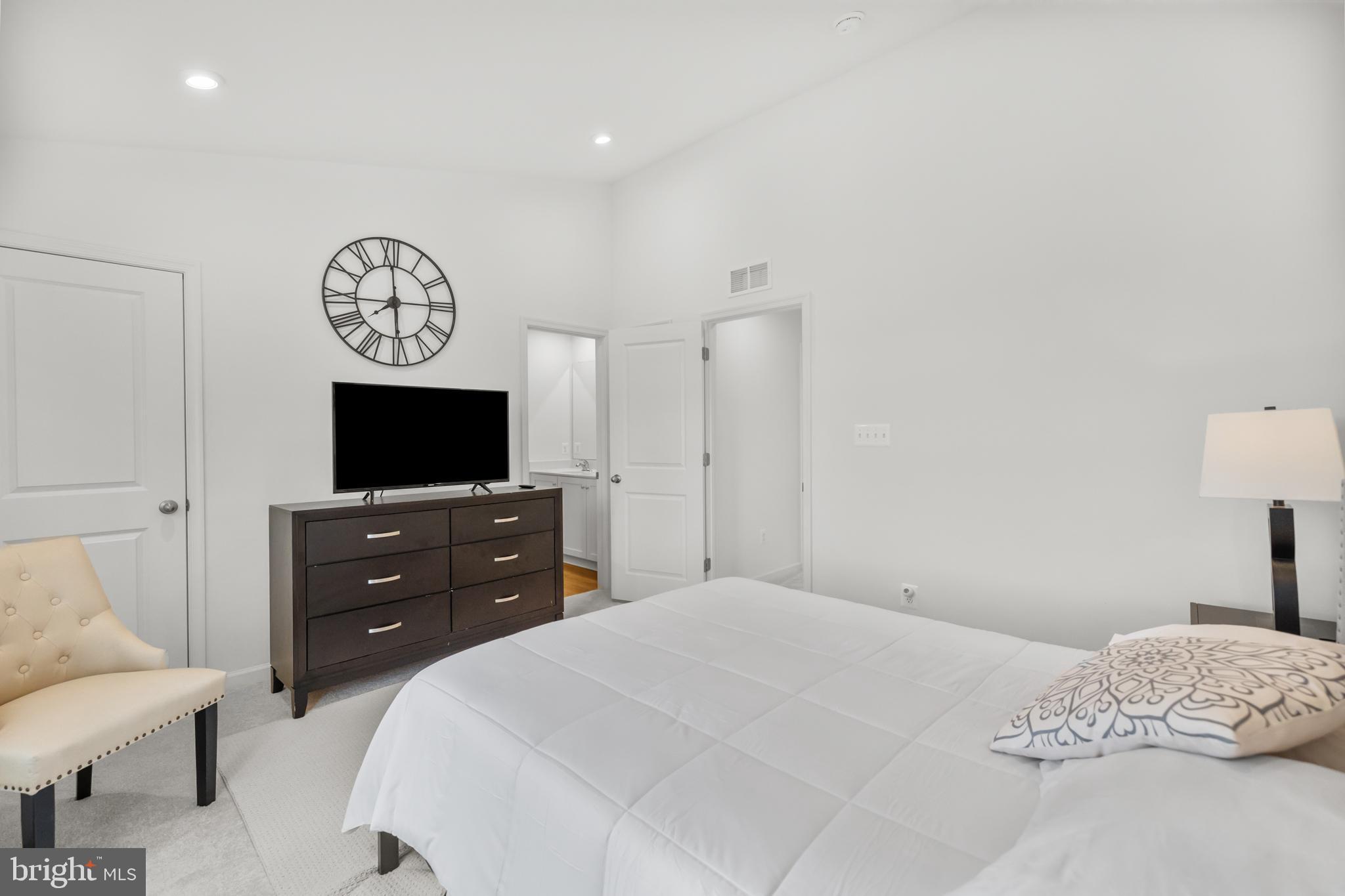 RIVERSIDE - Residential