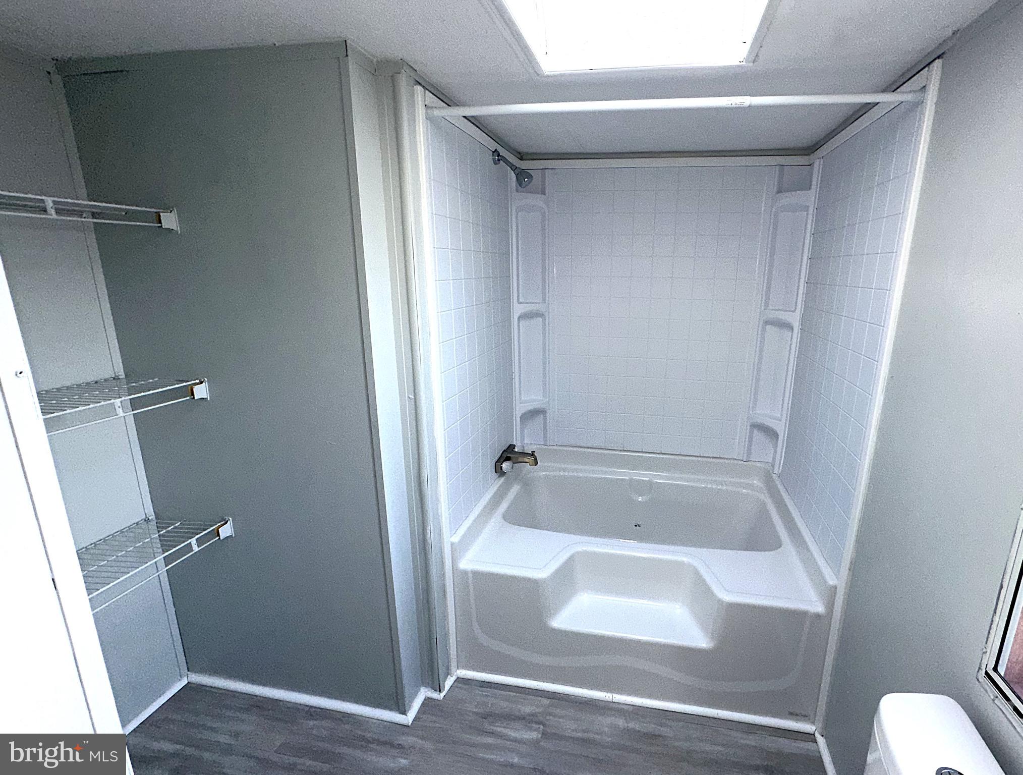 LAKESIDE PARK - Residential