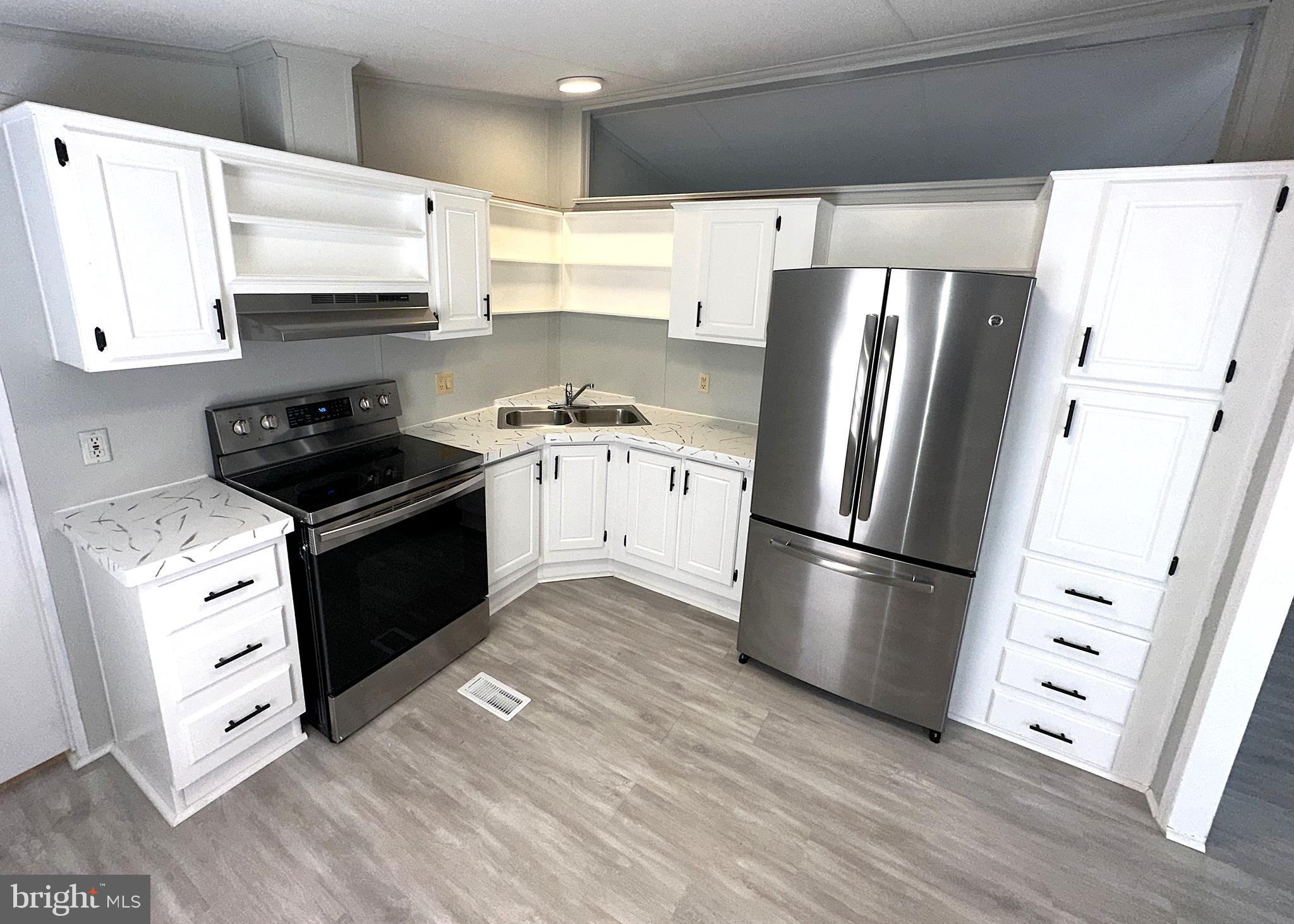 LAKESIDE PARK - Residential