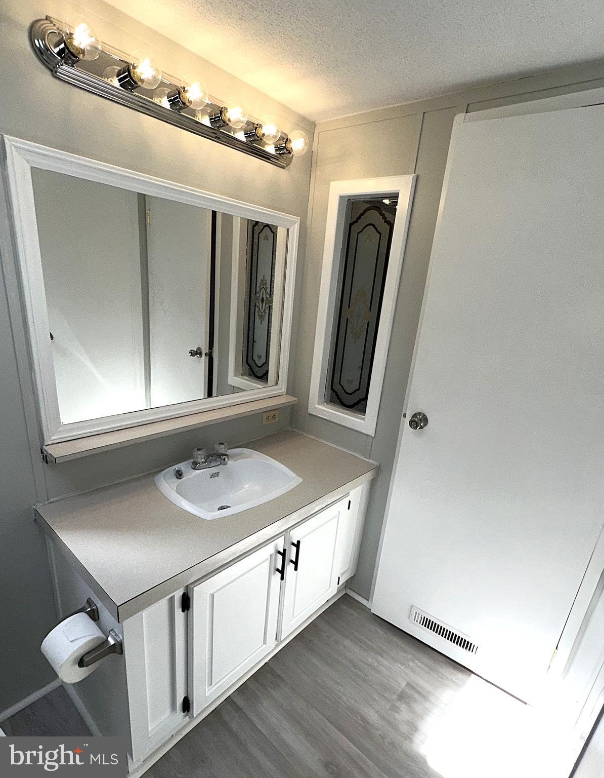 LAKESIDE PARK - Residential