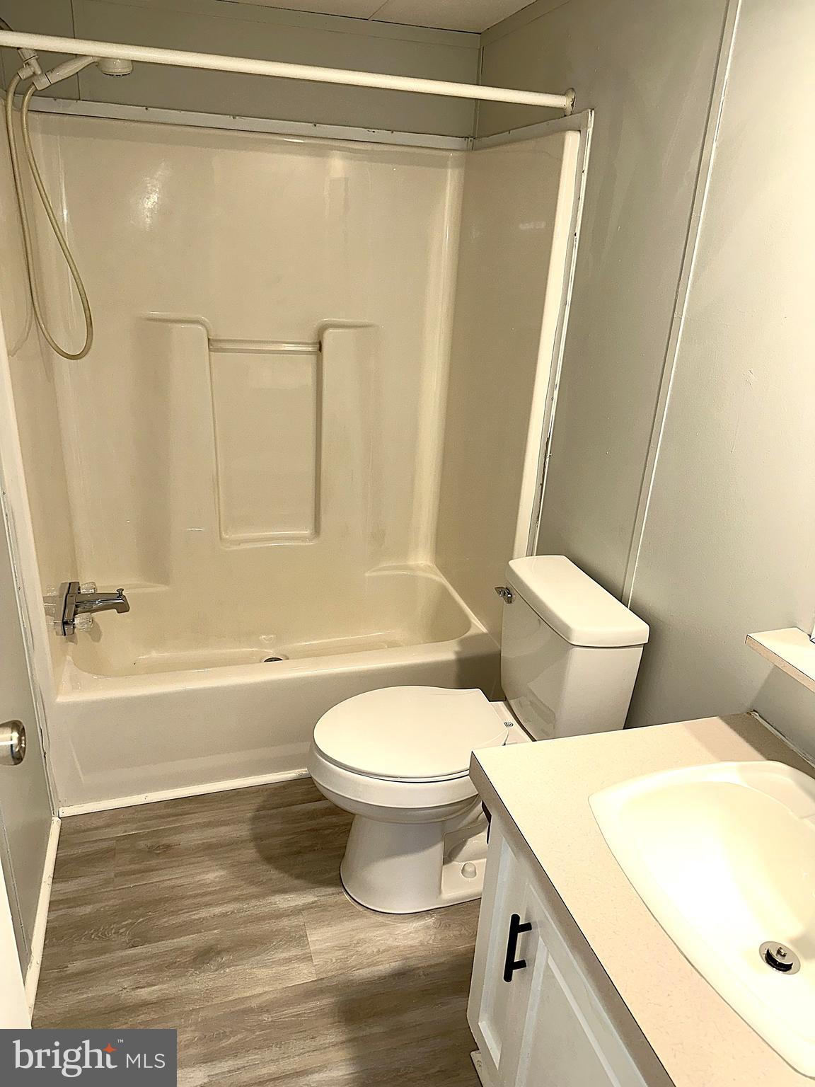 LAKESIDE PARK - Residential