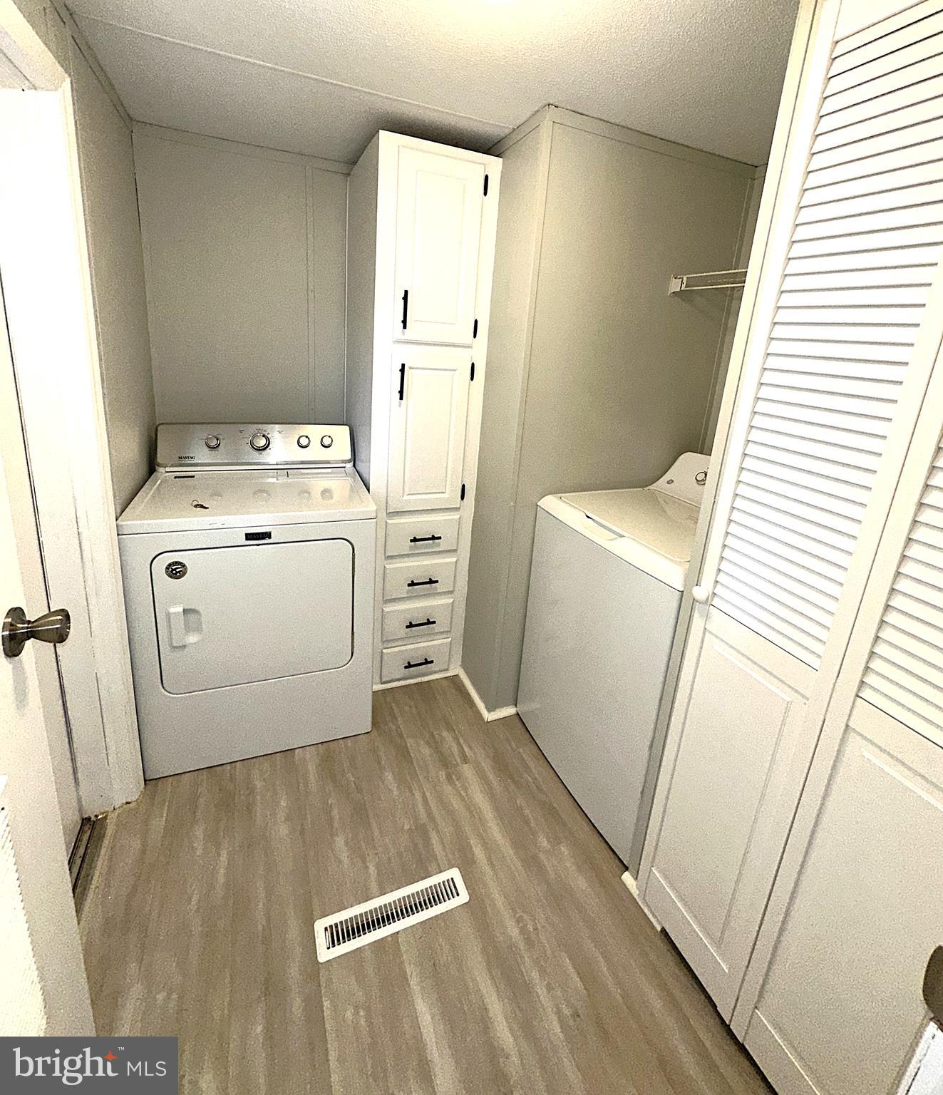 LAKESIDE PARK - Residential