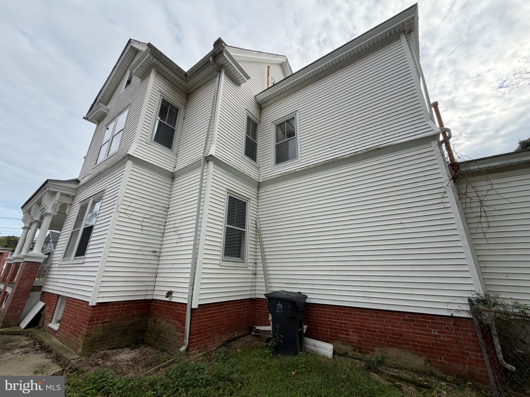208 S WALNUT STREET
