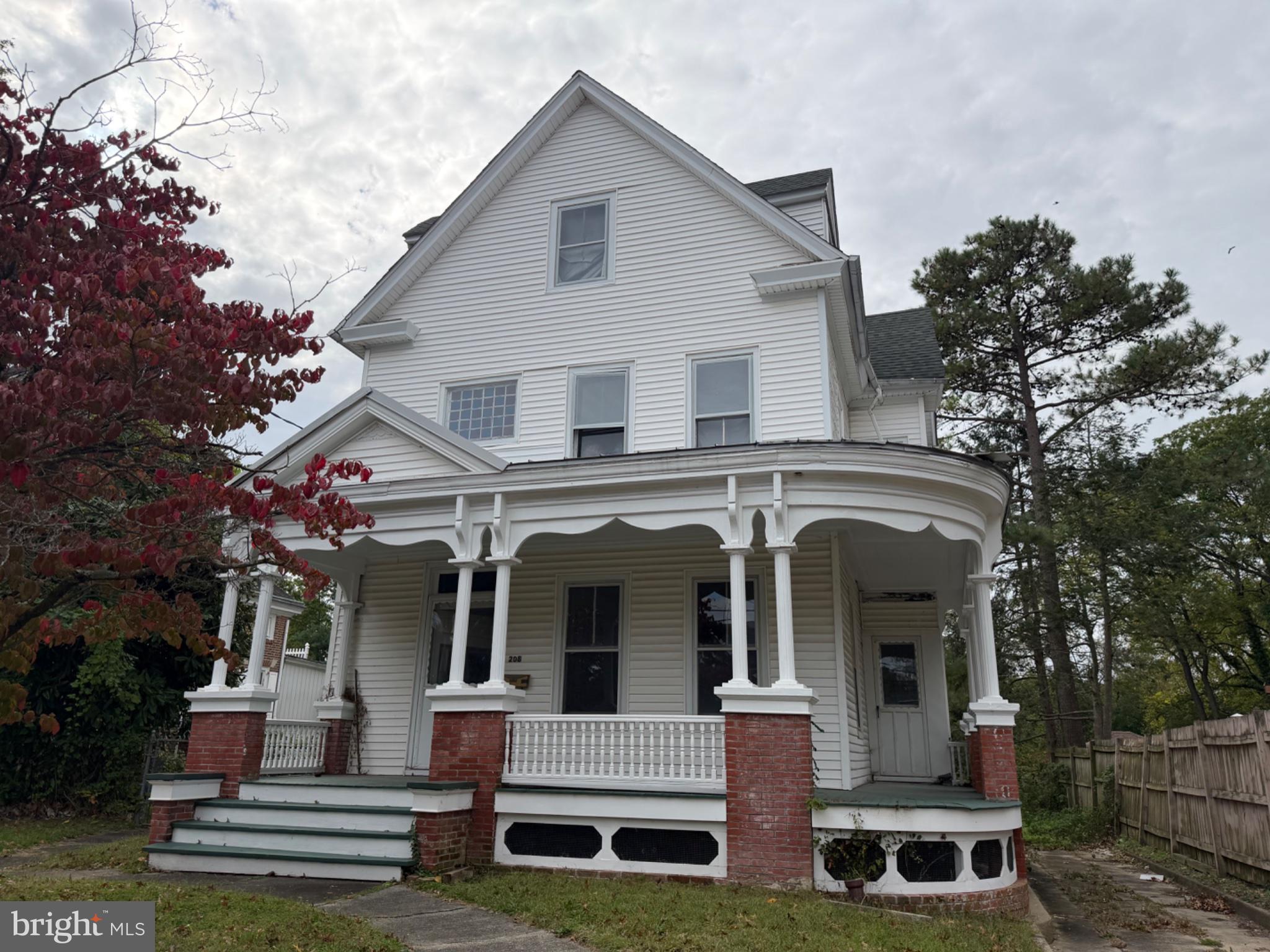 208 S WALNUT STREET