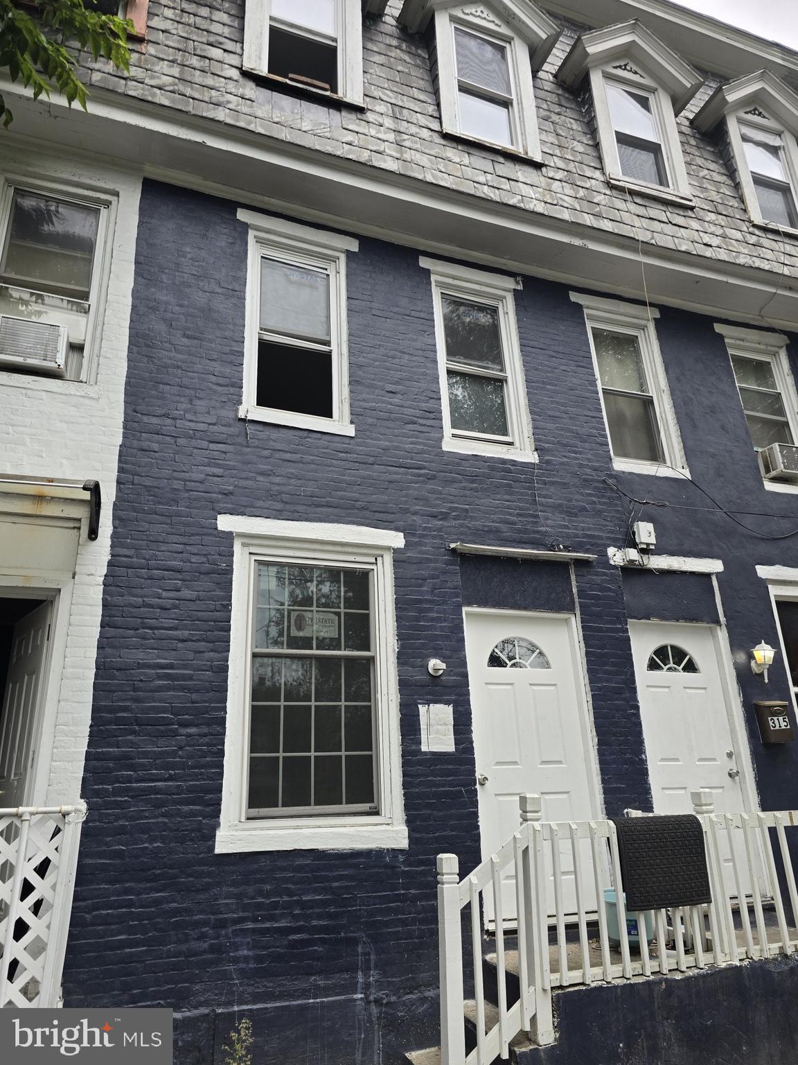 INVESTOR ALERT!! Harrisburg city, this brick row home has work started, however not completed!! Ideal project for the investor in search of inventory to add to a portfolio!! Motivated Seller, bring any/all offers!!