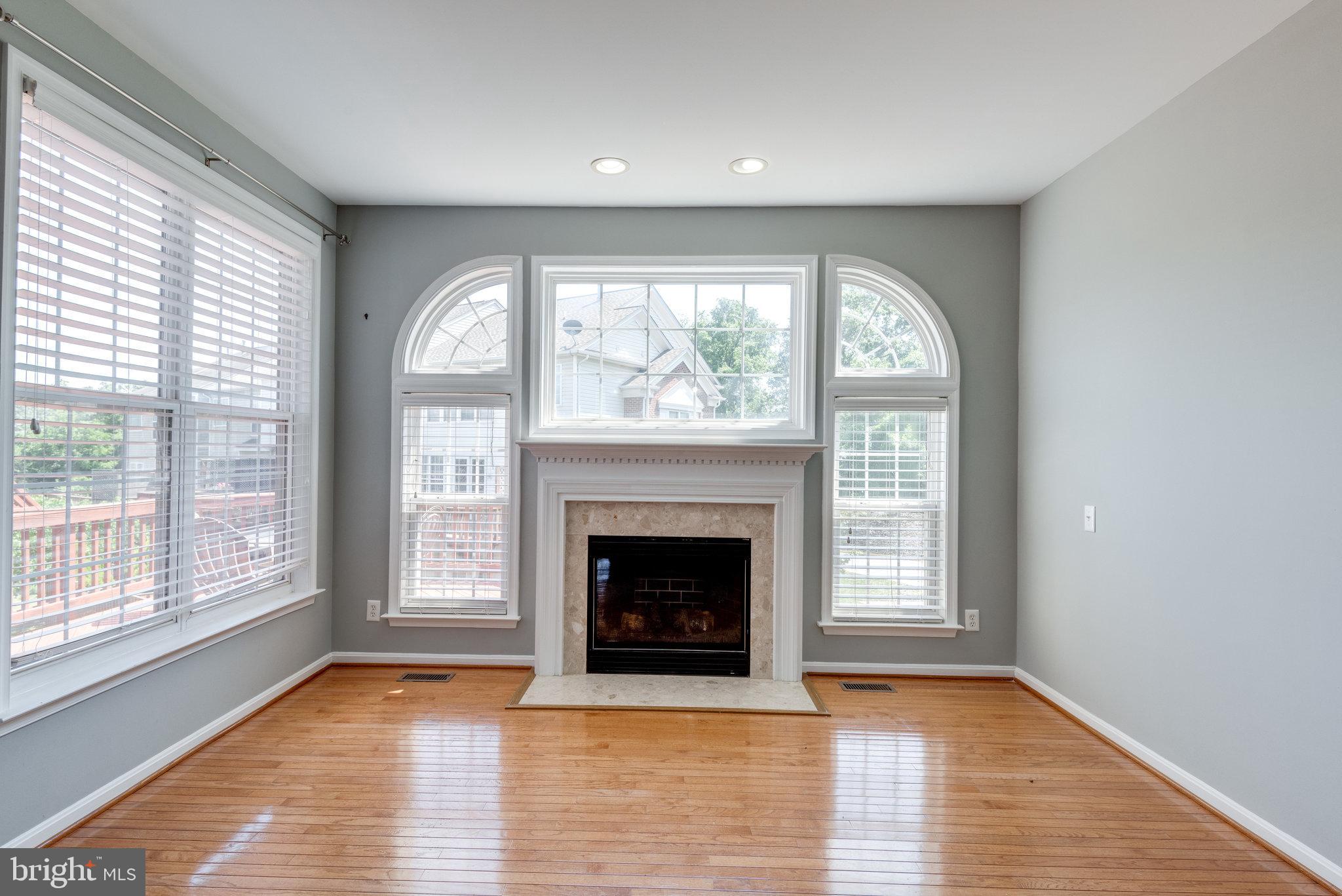 LOUDOUN PARKWAY CENTER - Residential Lease