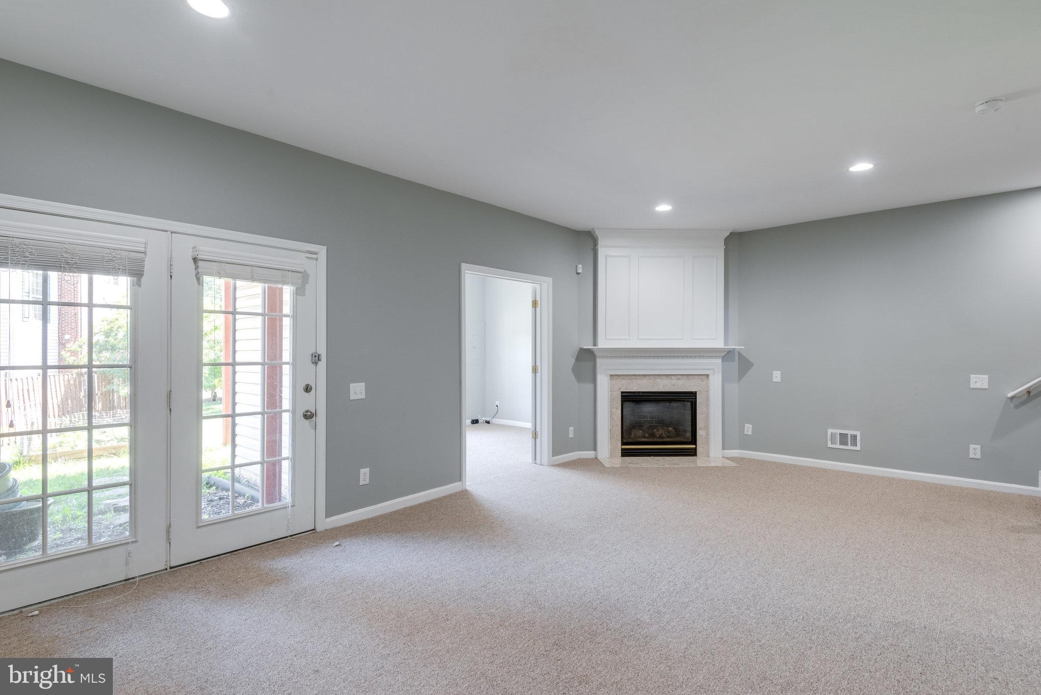 LOUDOUN PARKWAY CENTER - Residential Lease