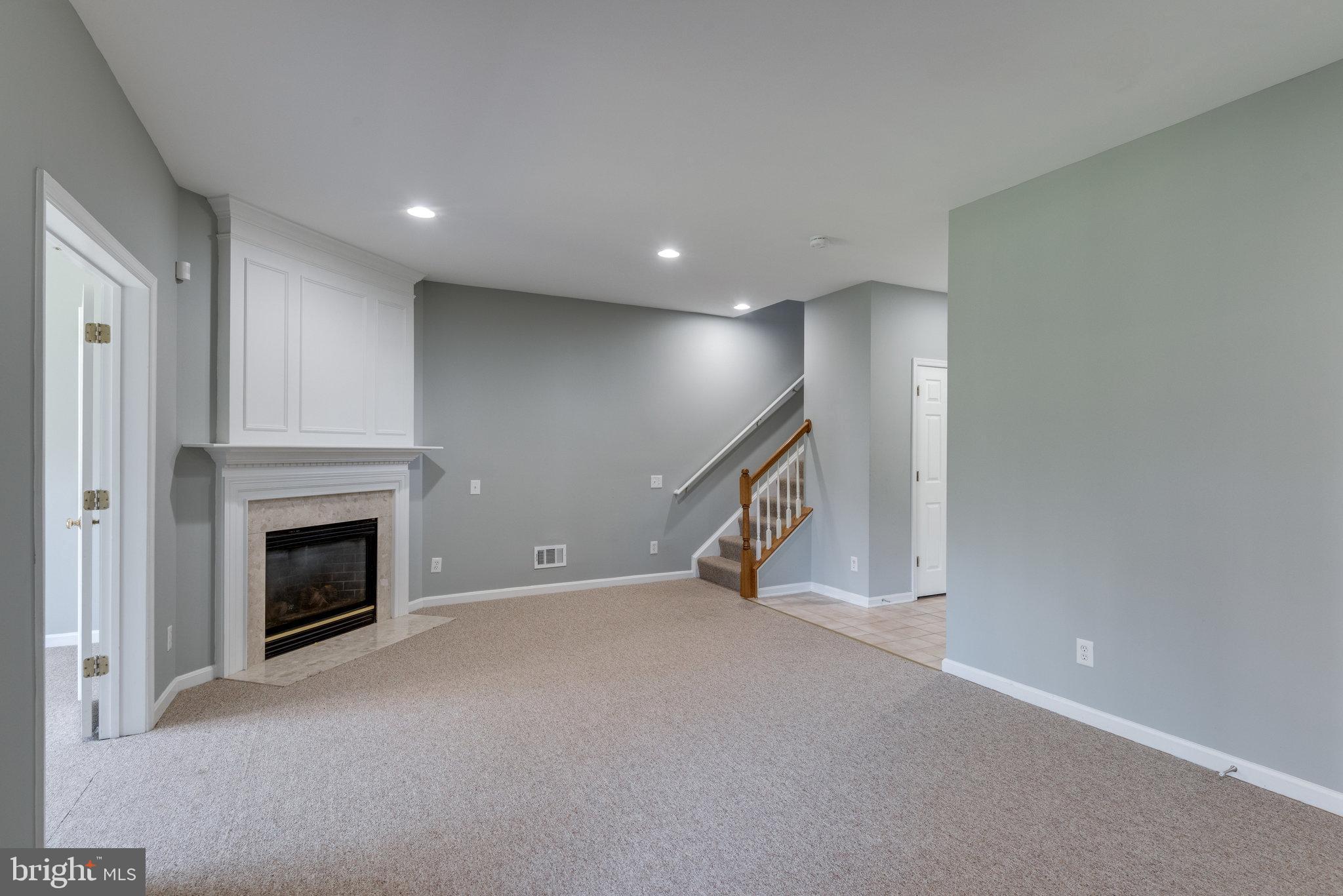 LOUDOUN PARKWAY CENTER - Residential Lease