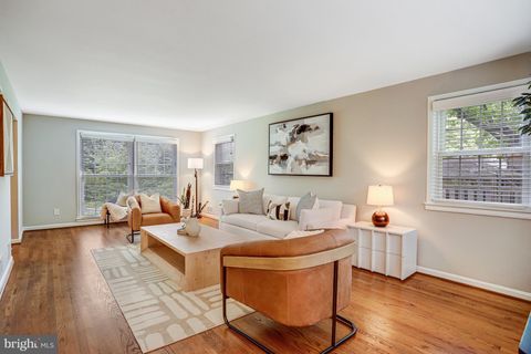 Photo of 7021 Whittier Boulevard, BETHESDA, MD 20817 (MLS # MDMC2191786) Photo of 7021 Whittier Boulevard, BETHESDA, MD 20817 (MLS # MDMC2191786)