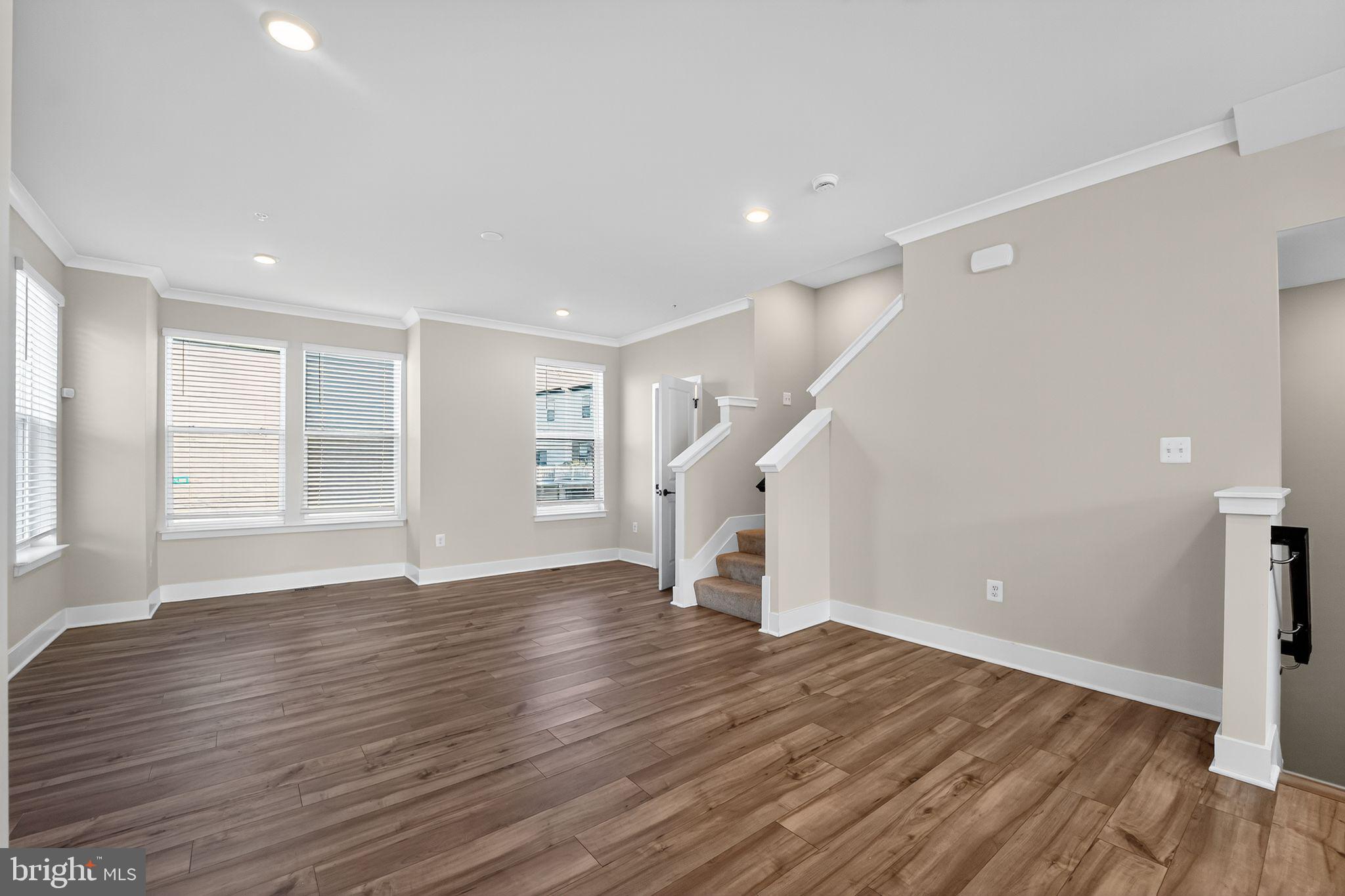 MEDFIELD - Residential