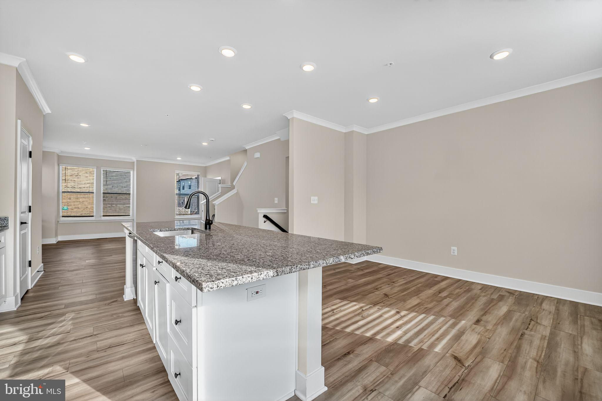 MEDFIELD - Residential