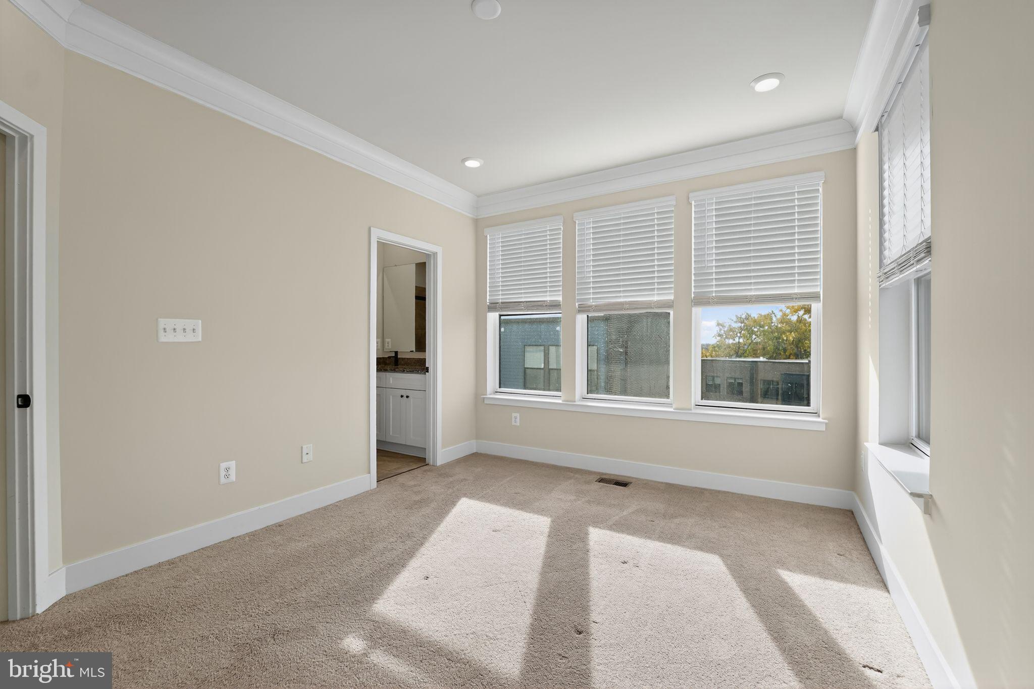 MEDFIELD - Residential